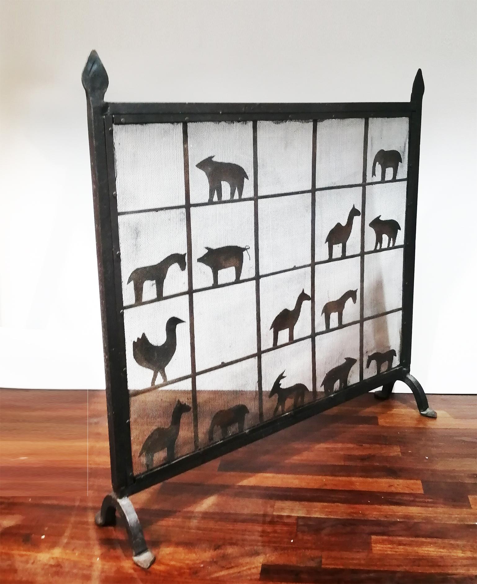 Panel fire screen iron forged with wild and farm animals

Original rustic fire screen arrester for the fireplace of a country house or for an urban environment. 

Relizadoa by hand with wrought iron structure and grate with animals in wrought
