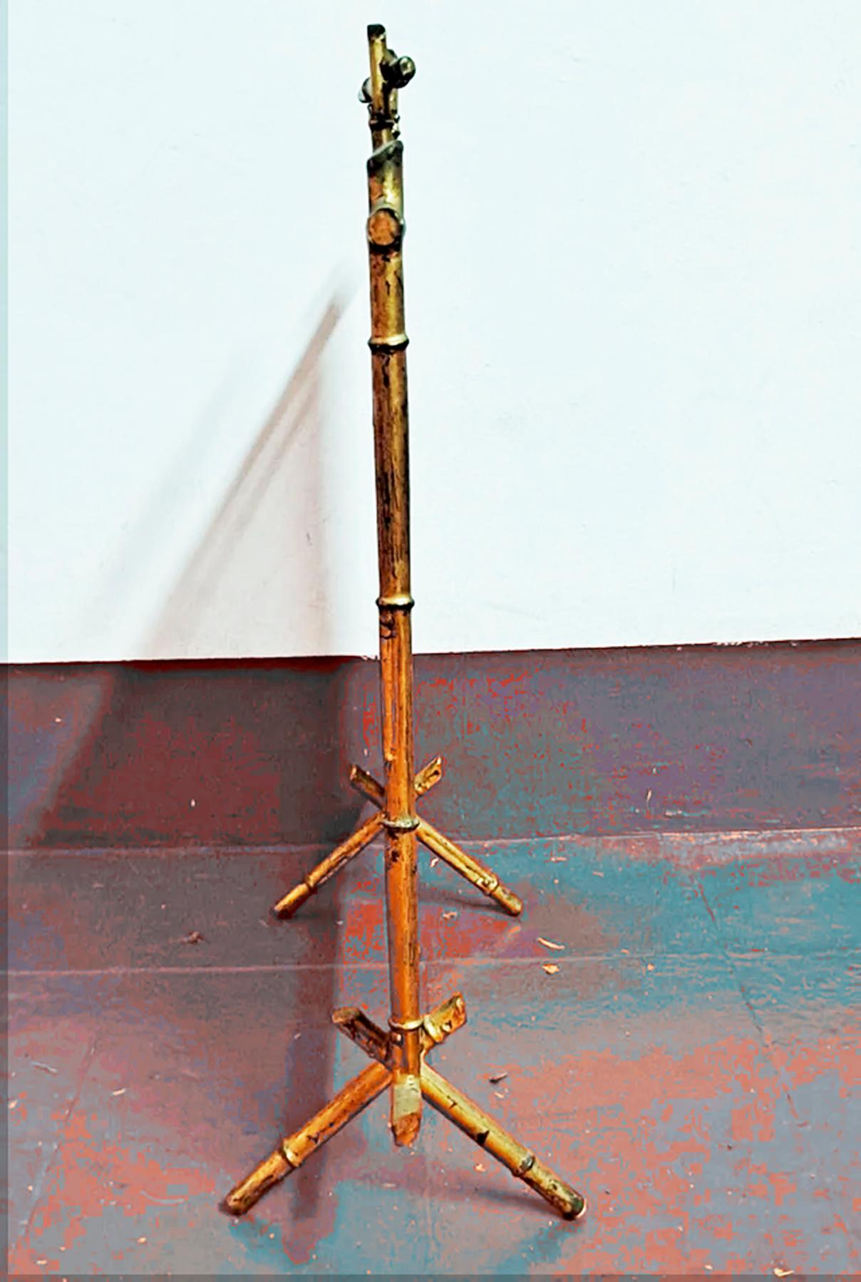 Kaminschirm im Hollywood Regency-Stil  Eisen- und Blattgold-Bambusimitat  Mitte des 20. Jahrhunderts im Zustand „Hervorragend“ im Angebot in Mombuey, Zamora