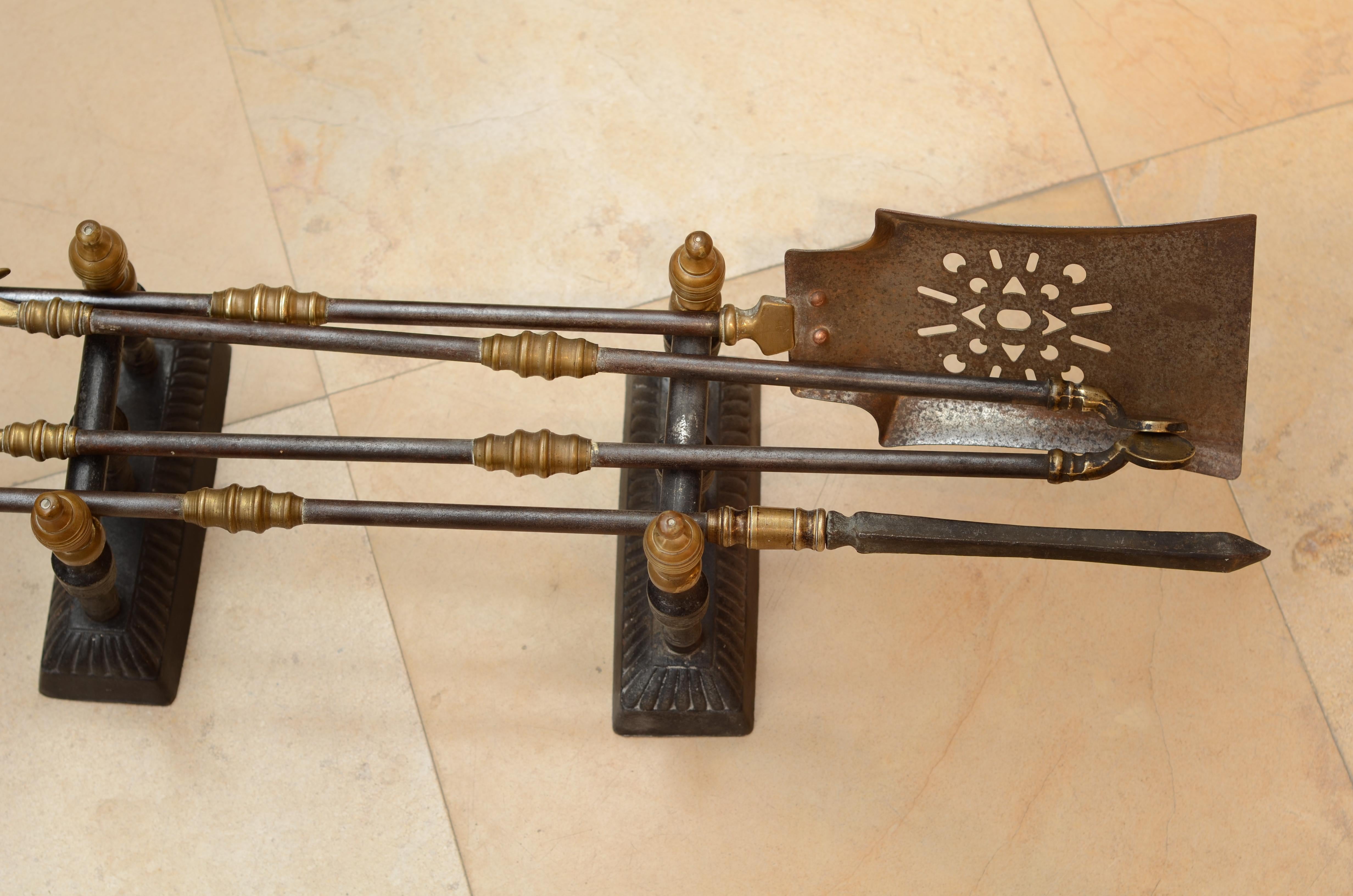 Fire Tools, Shovel Poker Tongs, Very Decorative In Good Condition For Sale In Haarlem, Noord-Holland