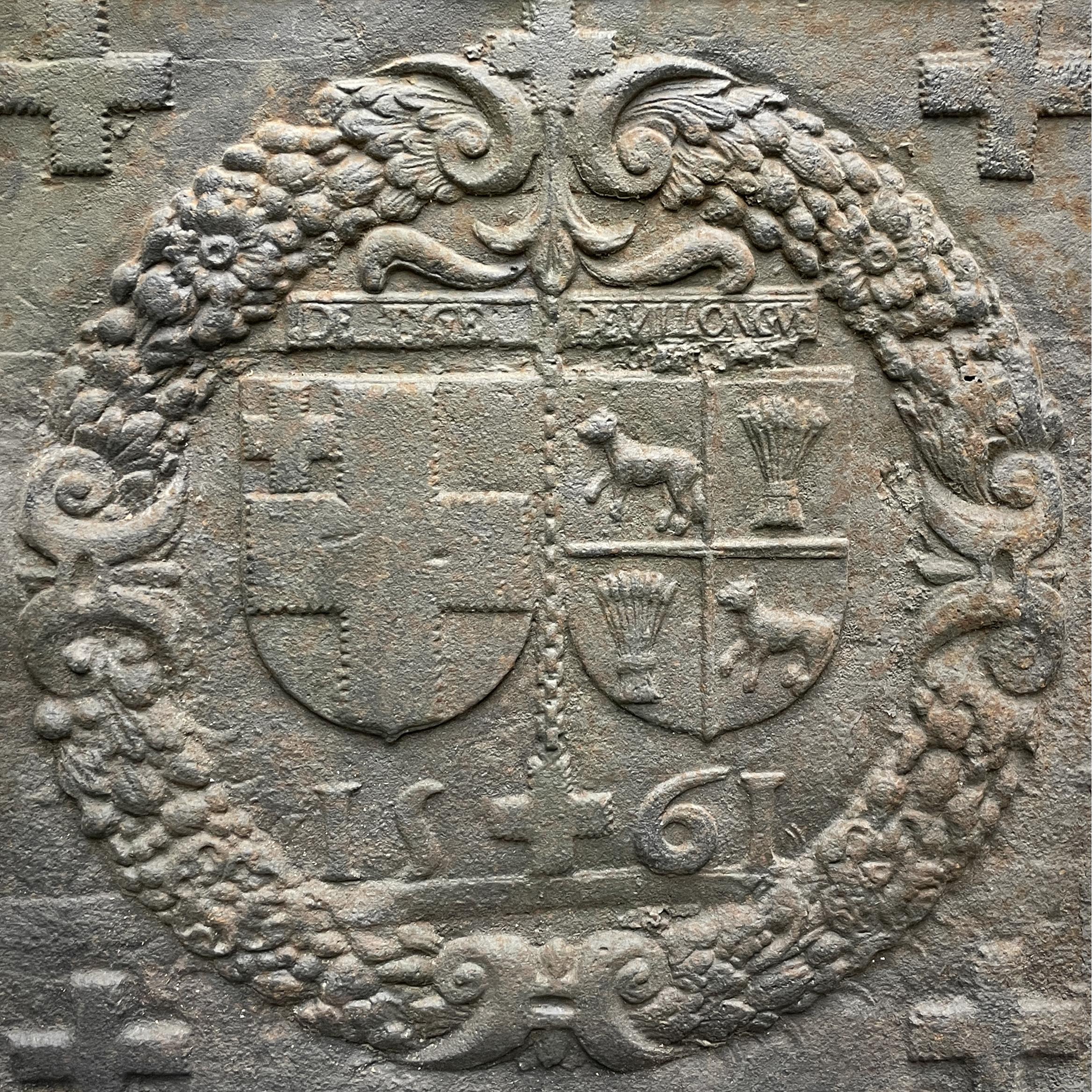 Fireback from 1561 with the coat of arms of Jacques de Tige, son of Gobert de Tige and Catherine de Serainchamps, and Blanche de Villelongue, daughter of Jean de Villelongue and Claude de Pavant, married in 1561. The design of this plaque was