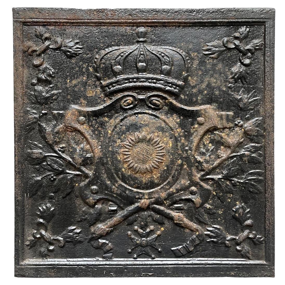 Plaque de cheminée du 19e siècle avec un bouclier décoré d'une tournesol en vente