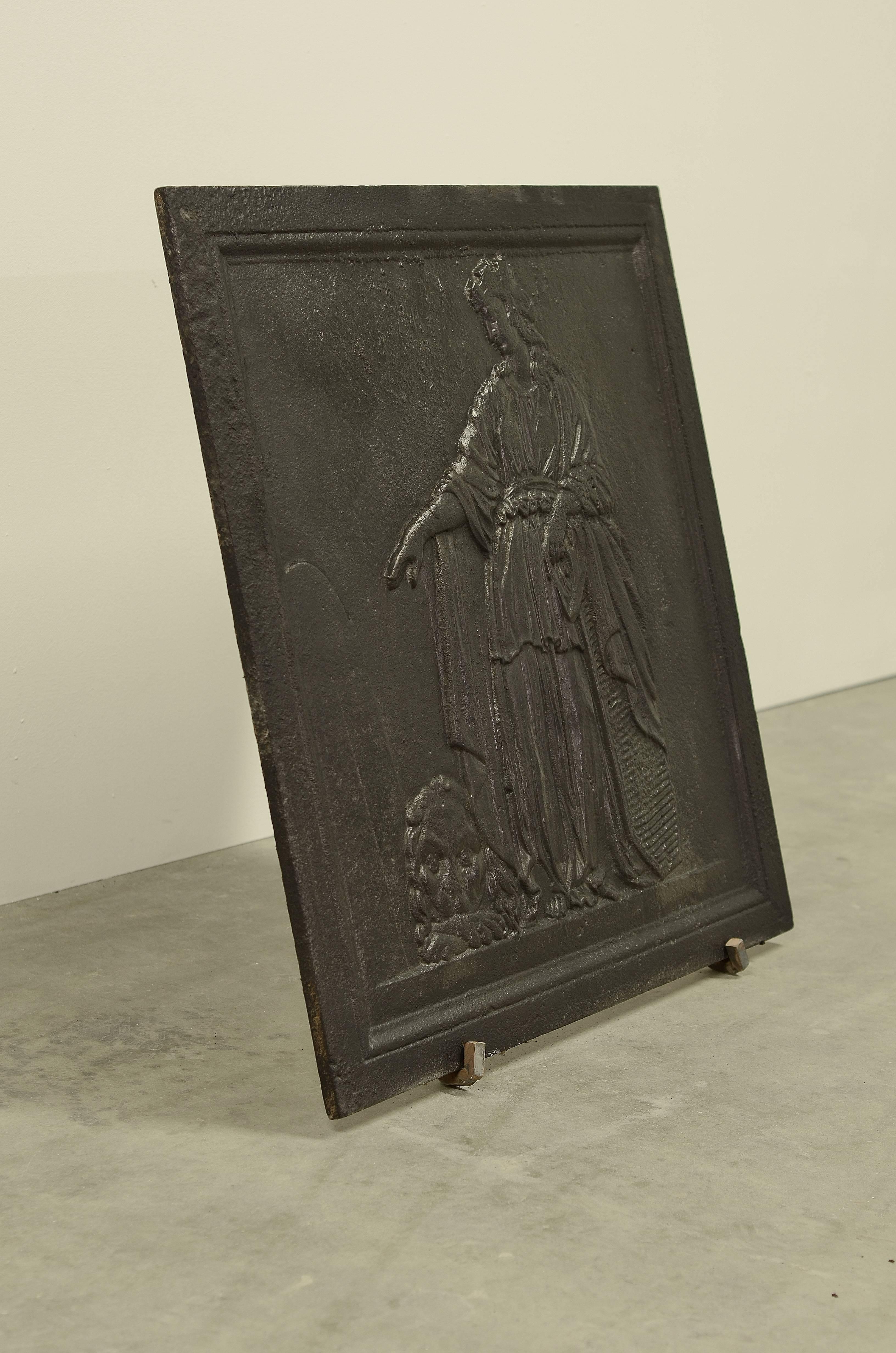 Kaminschirm mit Feuerrücken, der eine „Trauerkönigin“ zeigt im Zustand „Hervorragend“ im Angebot in Haarlem, Noord-Holland