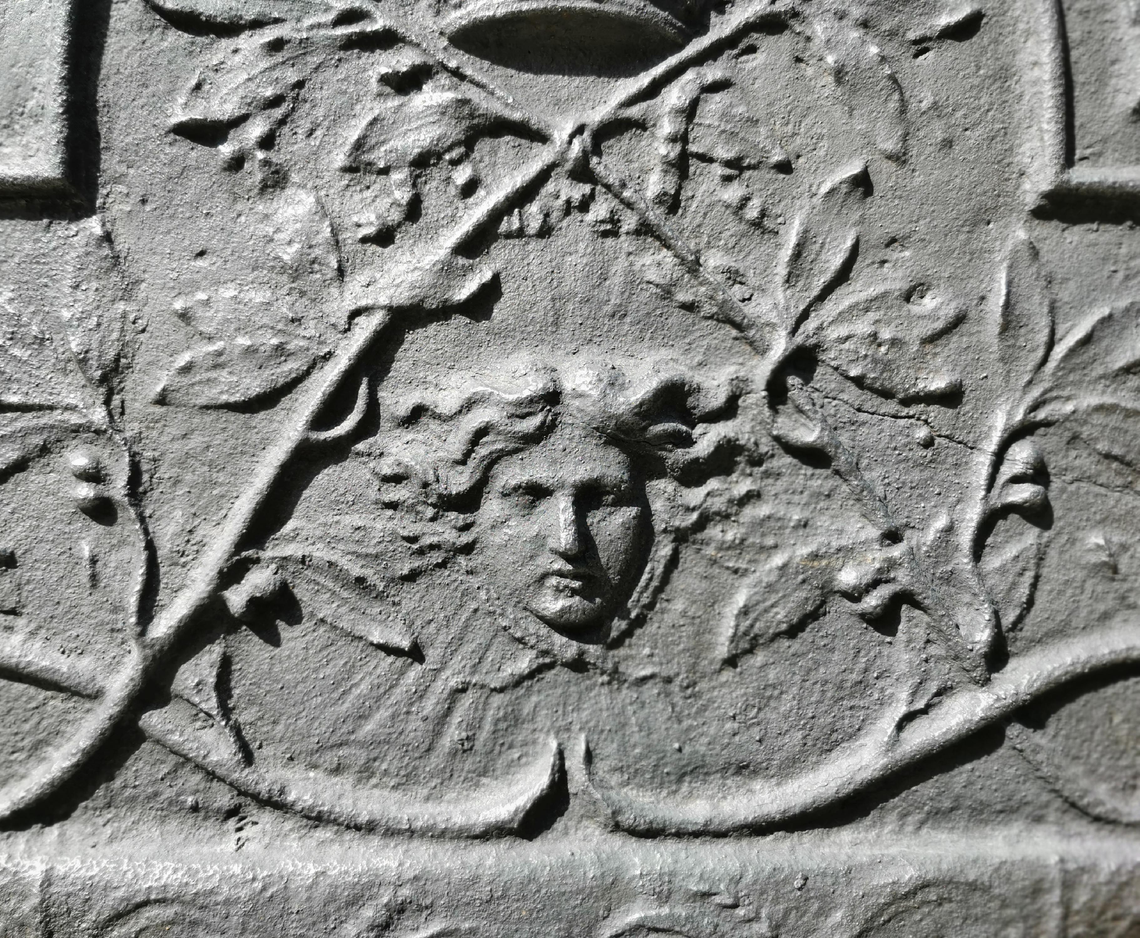 Kaminschirm mit Monogramm aus der Zeit Ludwigs XIV. und französischem Wappen (Louis XIV.) im Angebot