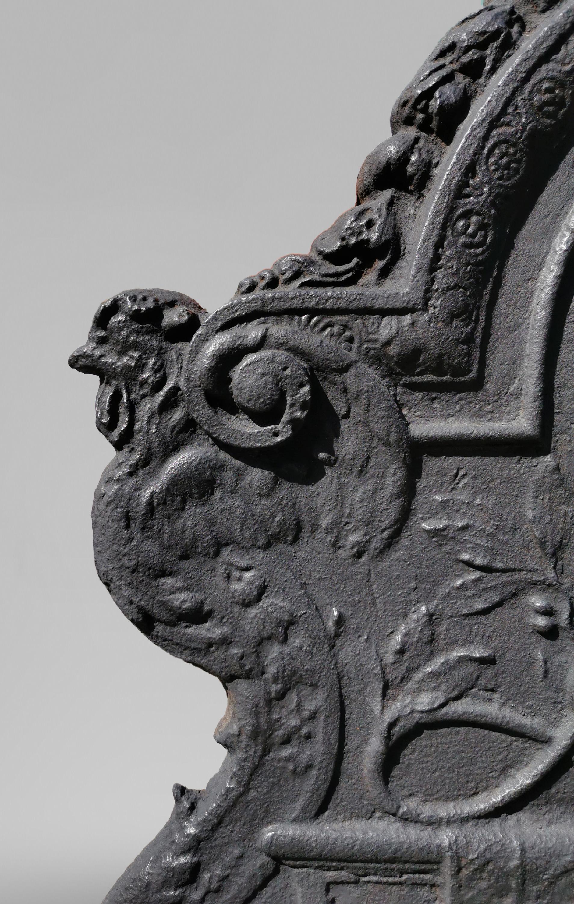 Kaminschirm mit Monogramm aus der Zeit Ludwigs XIV. und französischem Wappen (Französisch) im Angebot