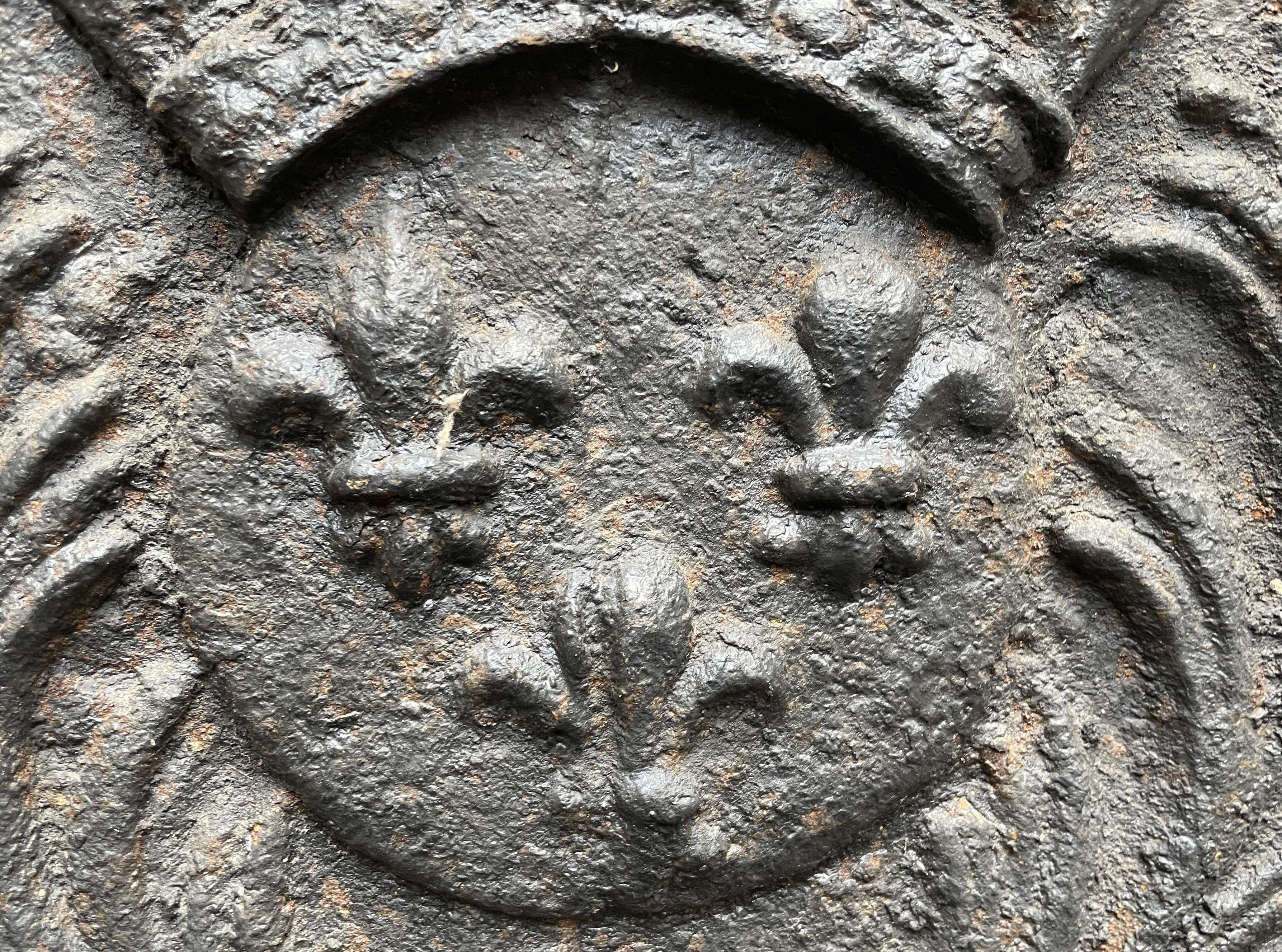 Kaminschirm mit dem Wappen Frankreichs aus dem 17. Jahrhundert (Französisch) im Angebot