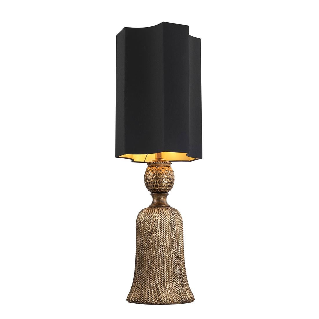 Table Lamp Firenze with base in
solid brass in antique gold finish.
With black shade included. With
1 bulb, lamp holder type E27, max
40 watt. Bulb not included.