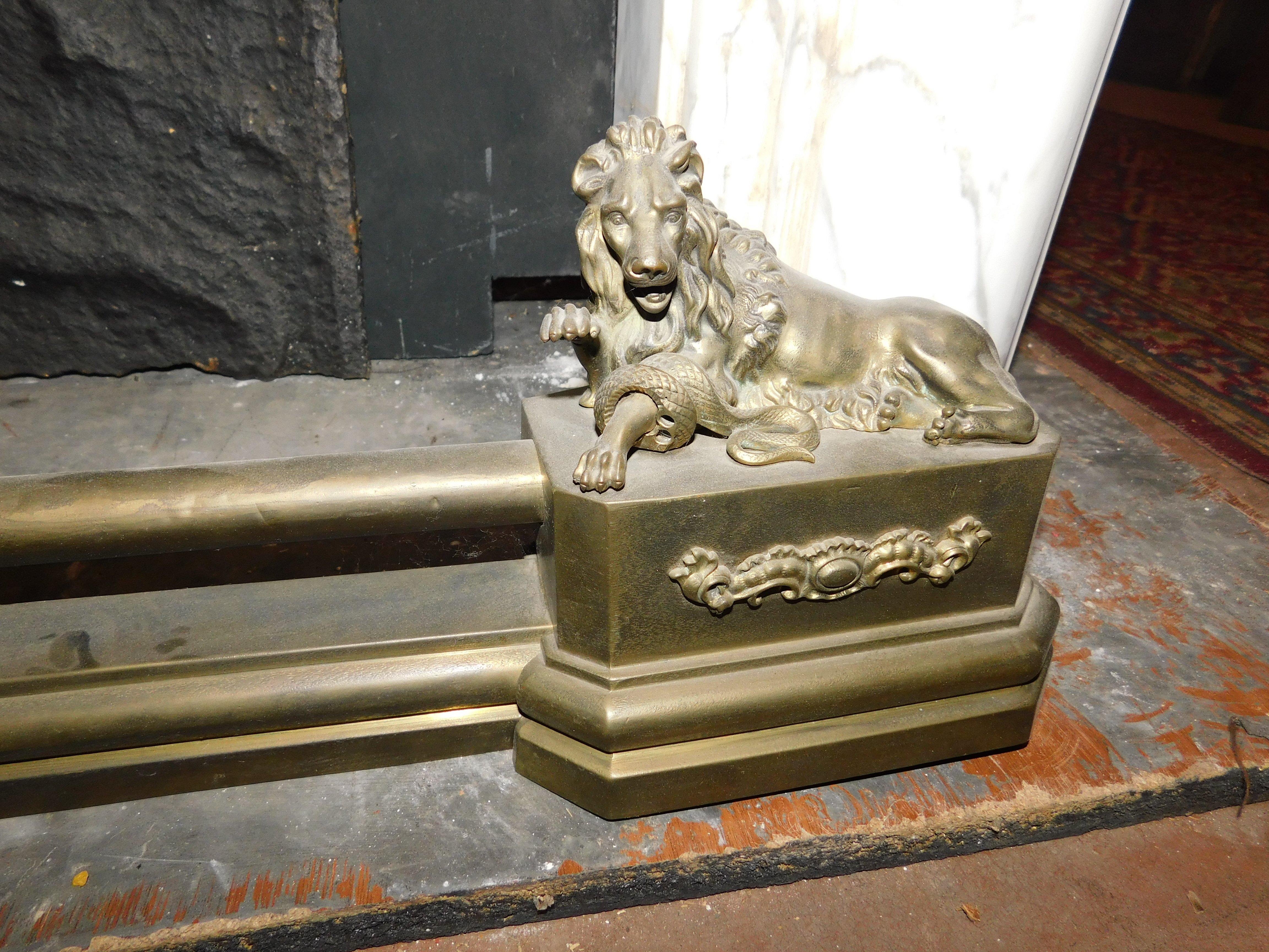 Kaminbesteck mit Löwen, vergoldetes Messing, Italien, 19. Jahrhundert im Angebot 1