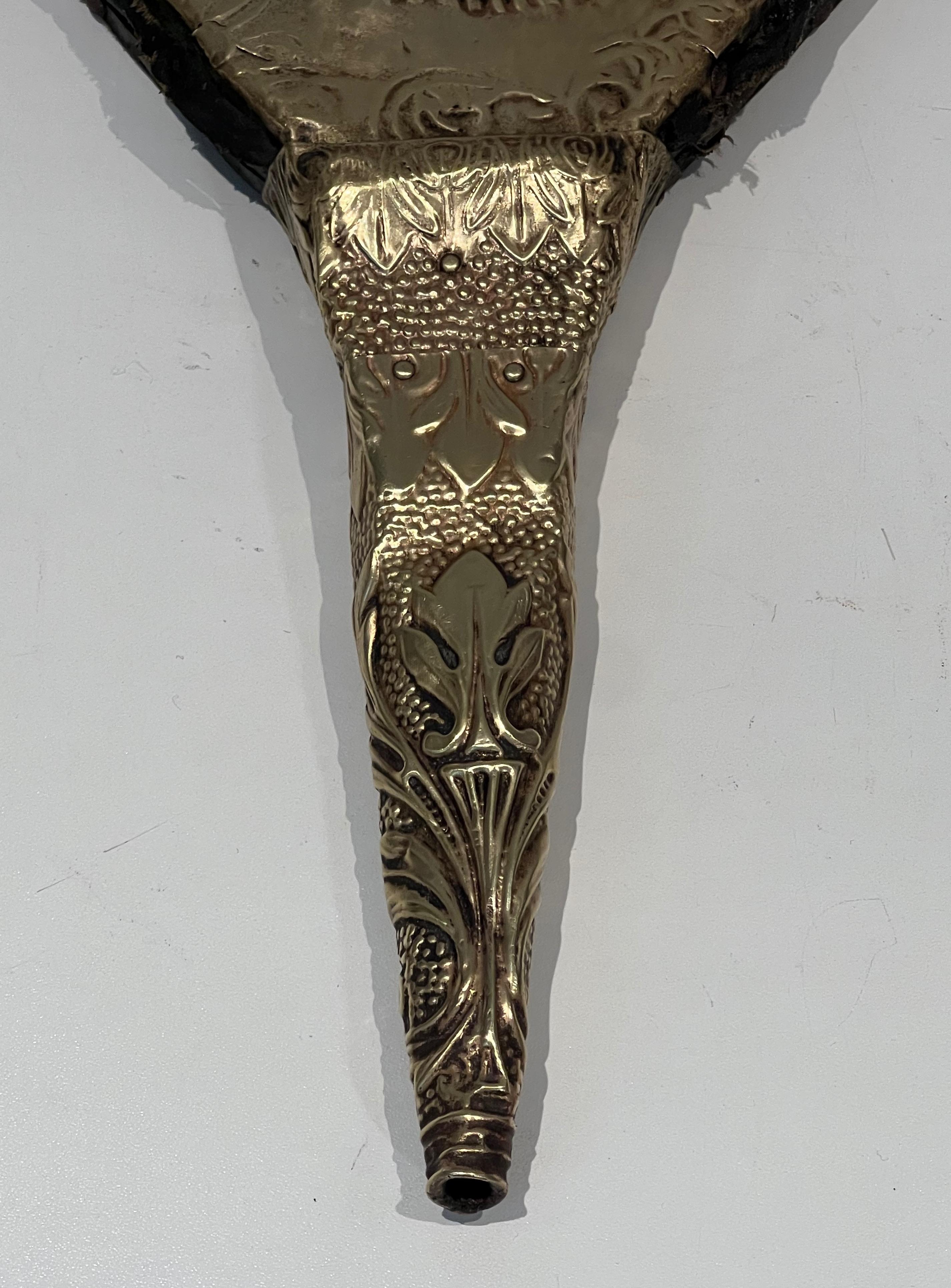 Fireplace Bellows in Embossed Brass Representing a Woman For Sale 5
