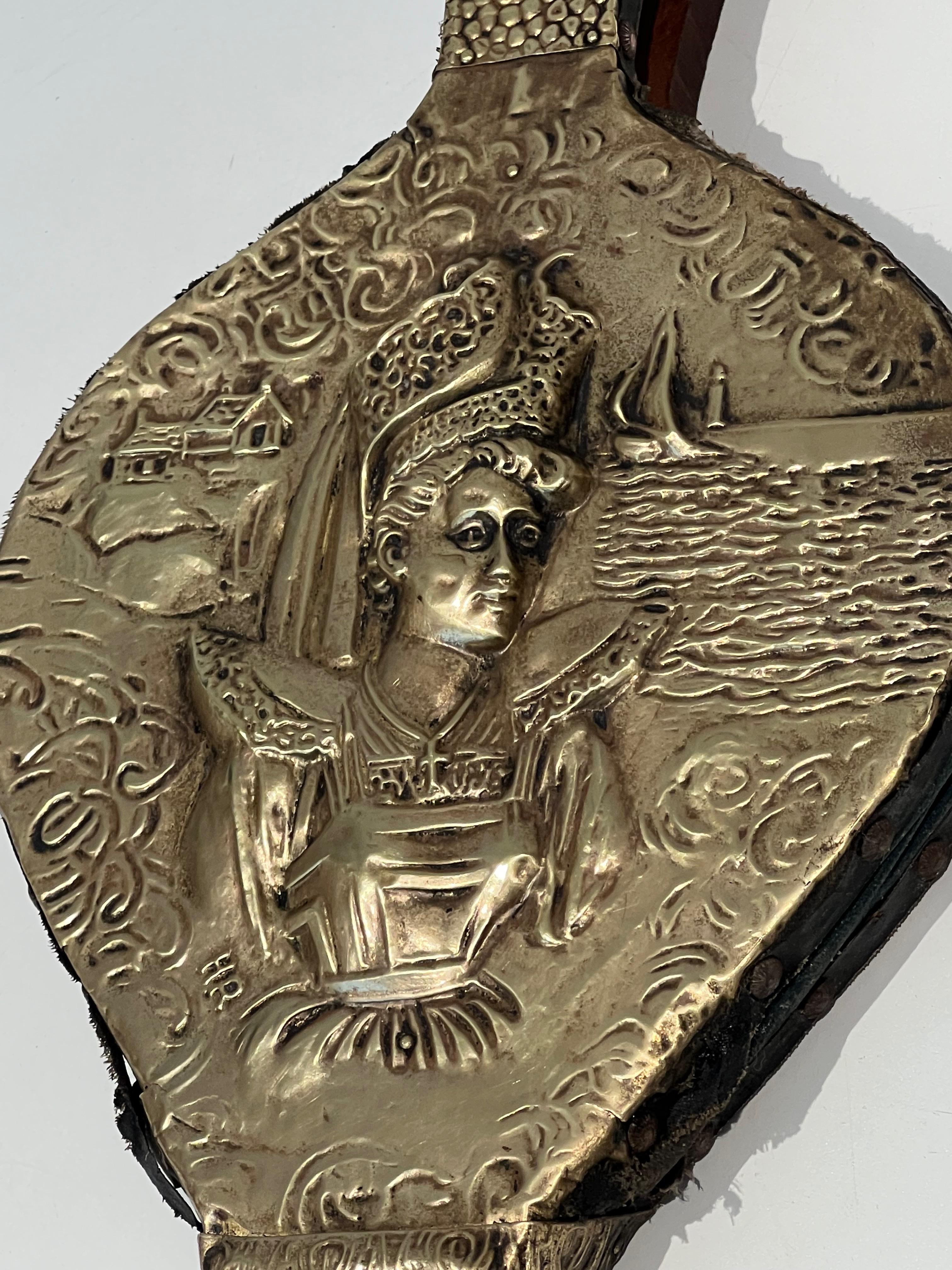 Fireplace Bellows in Embossed Brass Representing a Woman For Sale 3