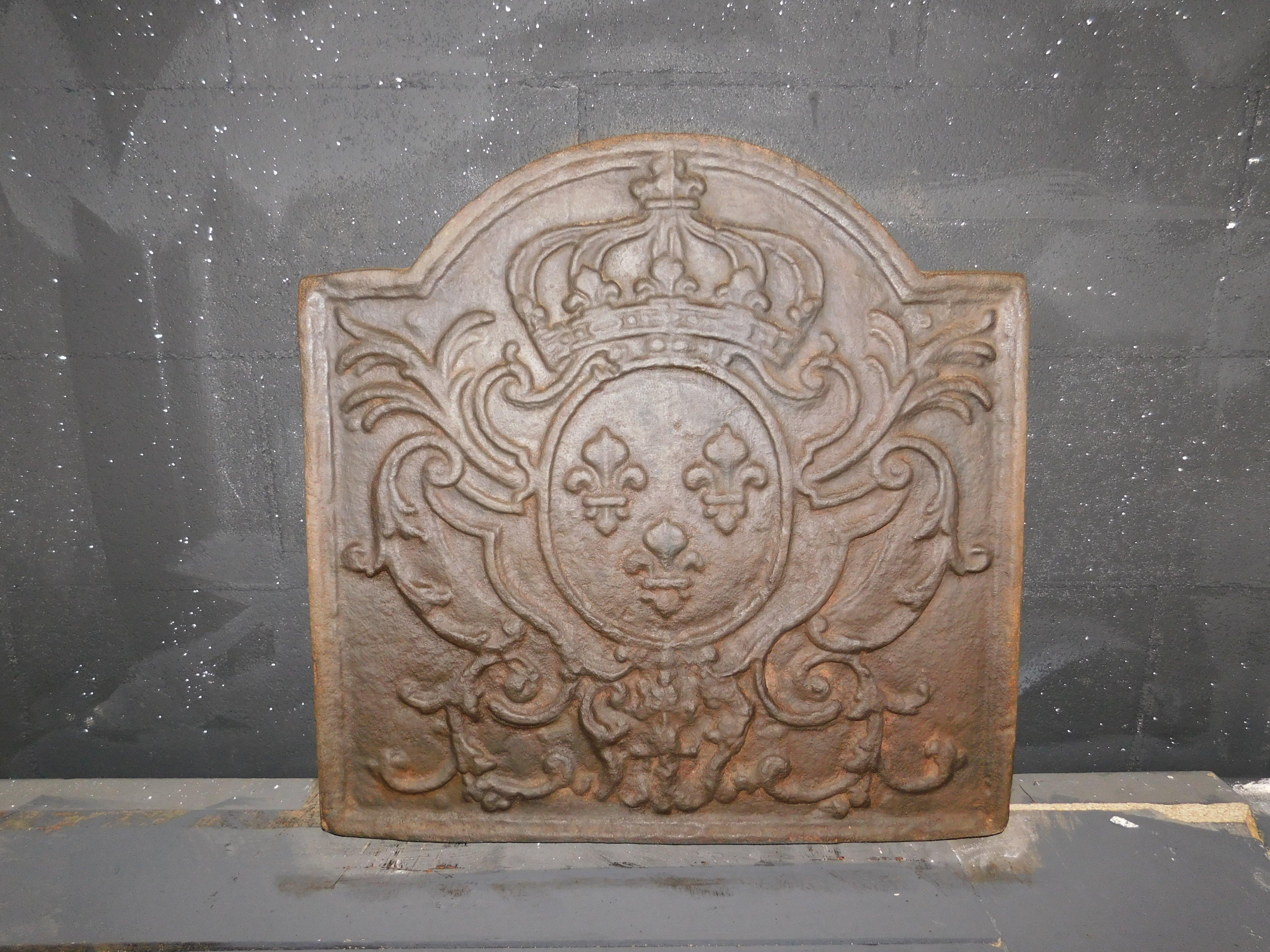 fireplace bottom plate in cast iron with lilies and crown, size 54 x 54 cm, mid-nineteenth century