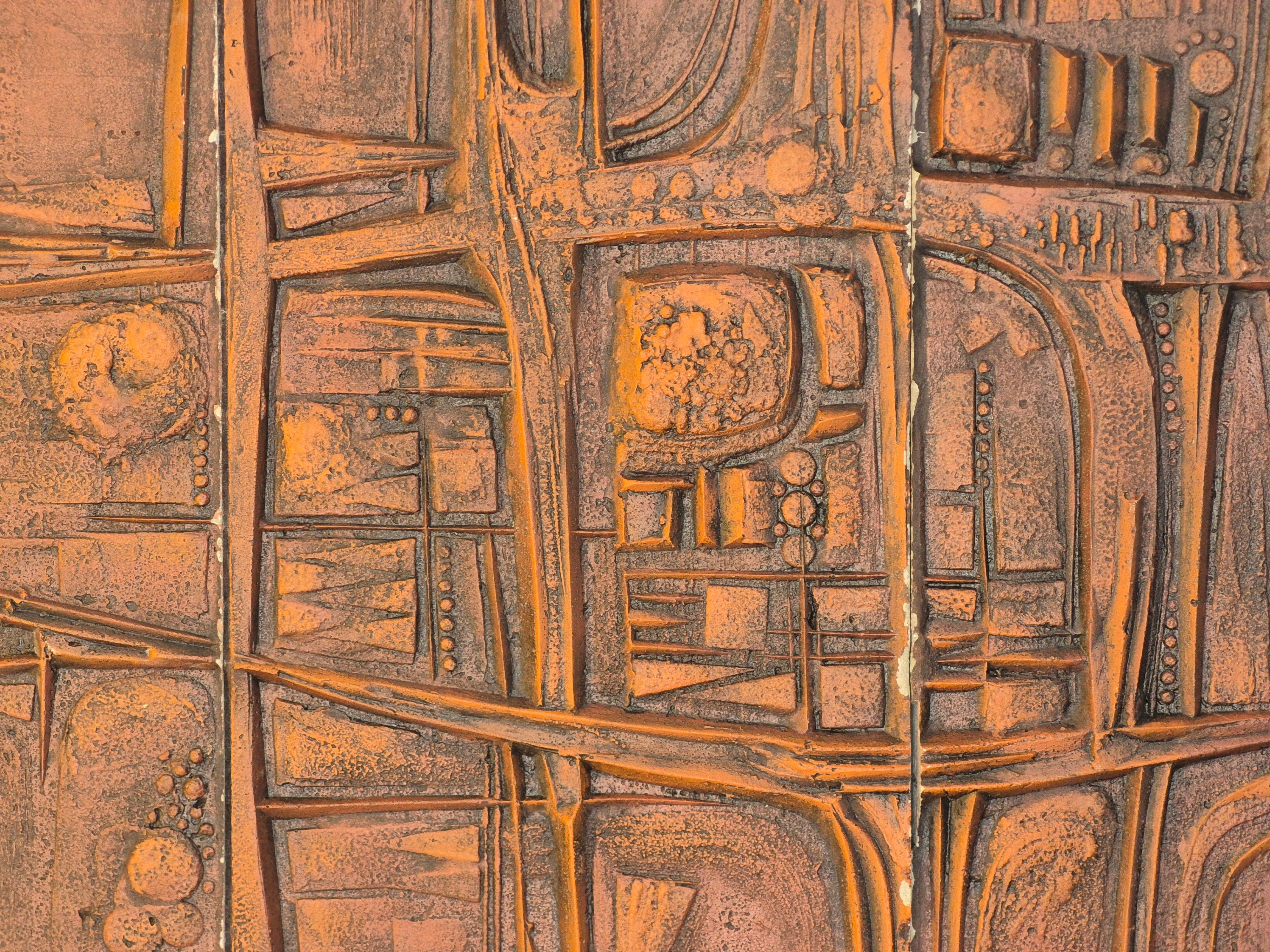 Eccezionale caminetto in cemento smaltato di Rogier Vandeweghe per Amphora. Secondo i nostri registri, ne sono stati realizzati non più di dieci (10). Solo uno, molto simile a quello che presentiamo, si trova in una tenuta privata a Zwijnaarde