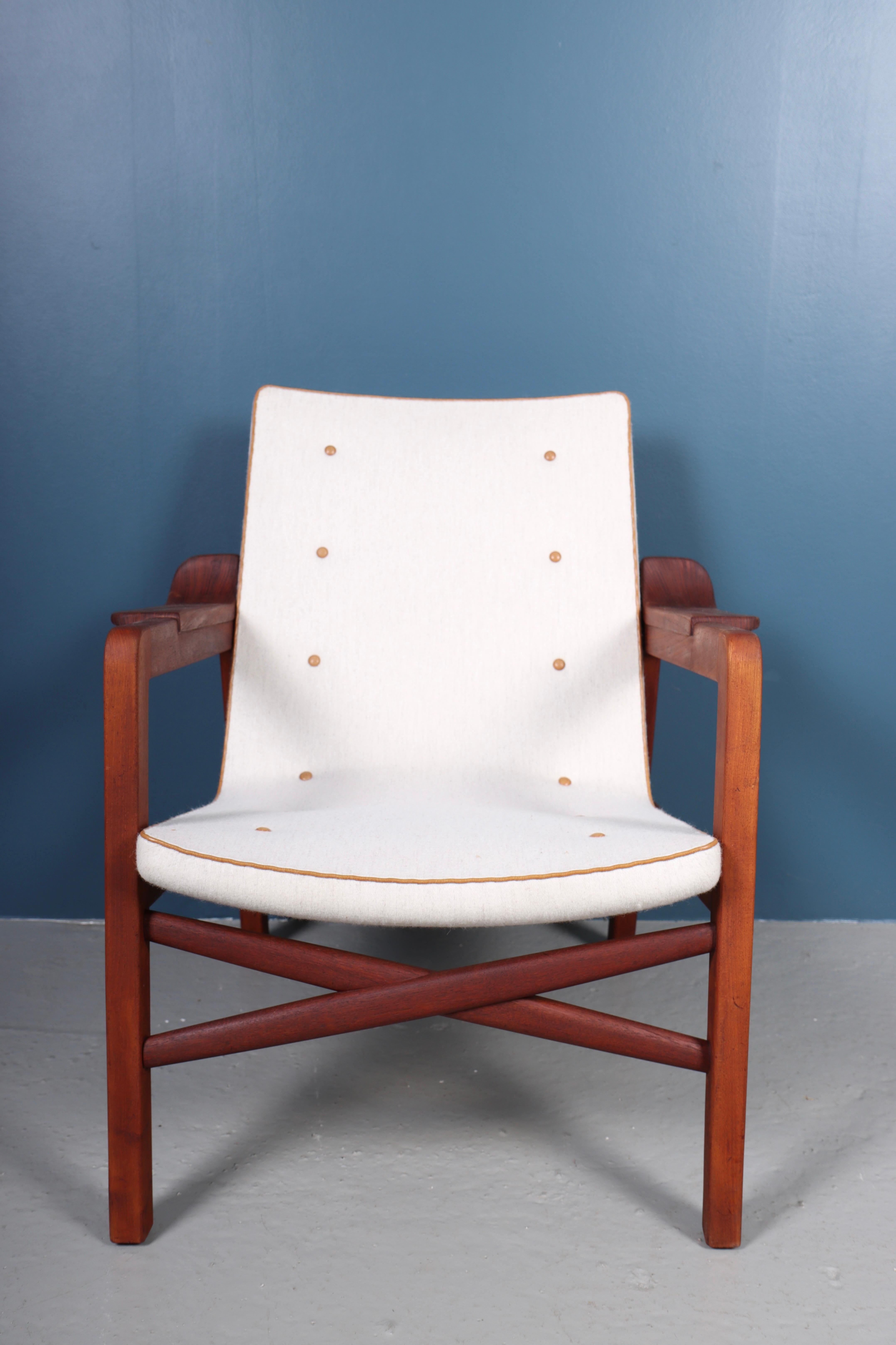 ”Fireplace Chair