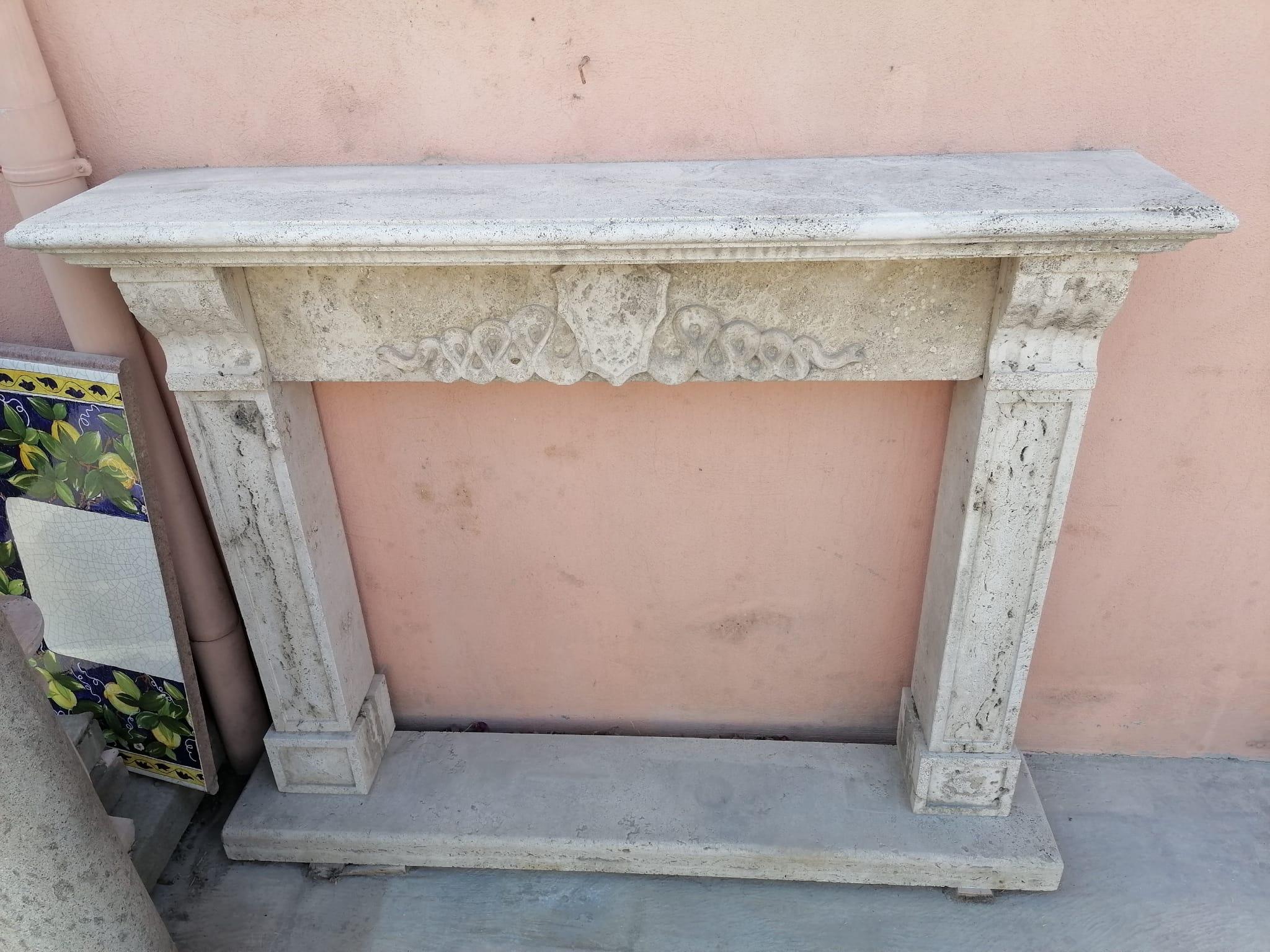 Fireplace in Italian Travertine Marble, Early 20th Century In Good Condition For Sale In Madrid, ES