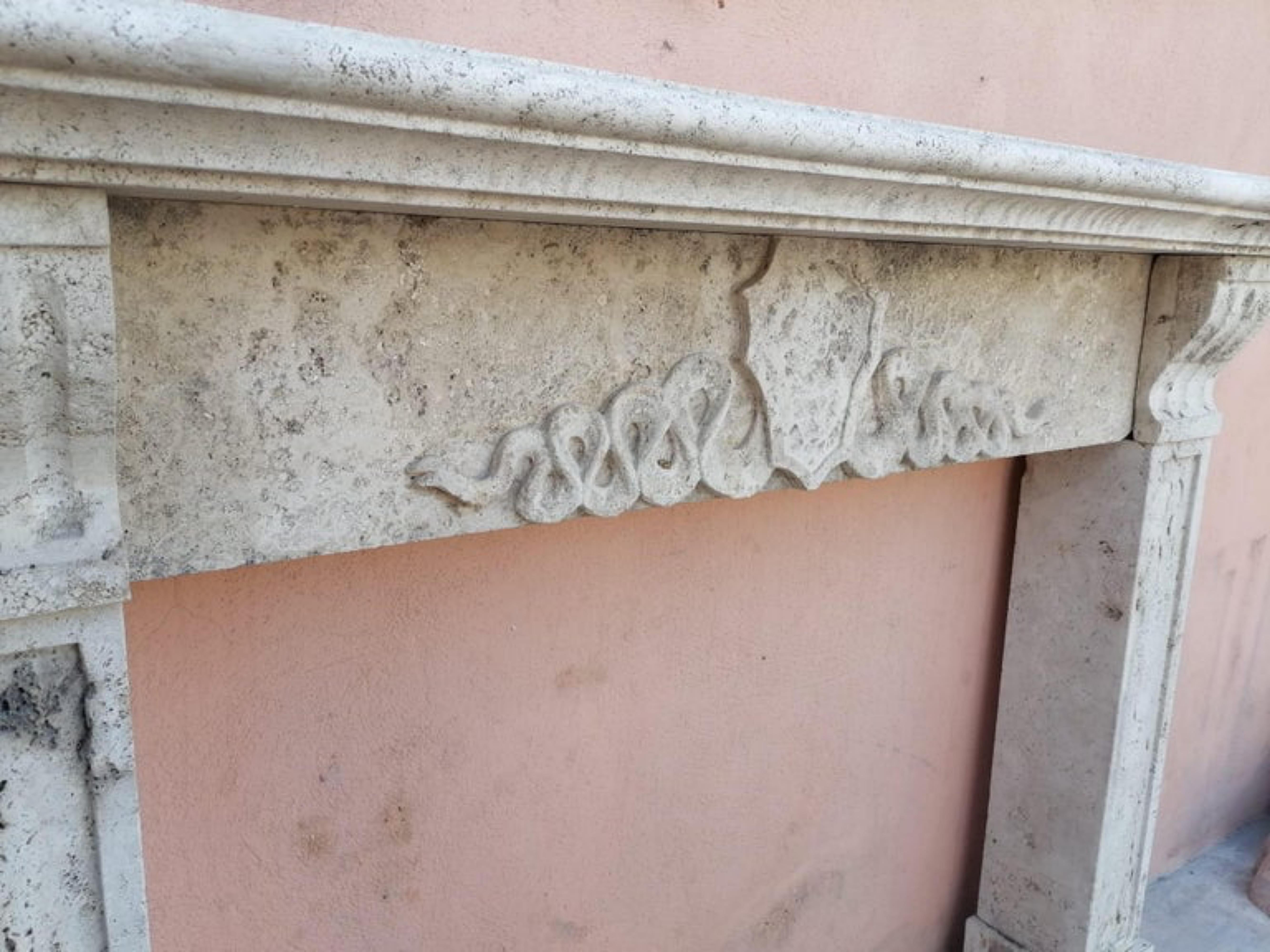 Kamin aus italienischem Travertinmarmor, Anfang 20. Jahrhundert im Zustand „Gut“ im Angebot in Madrid, ES