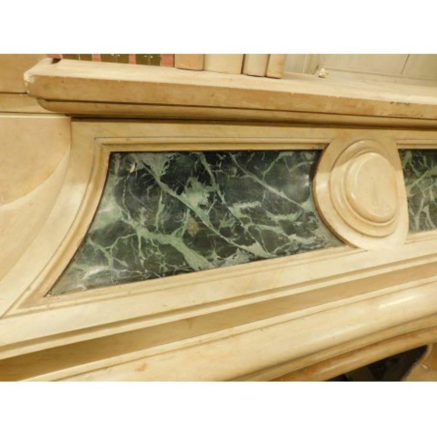 italien Cheminée en marbre jaune sculpté, laqué vert, Italie en vente