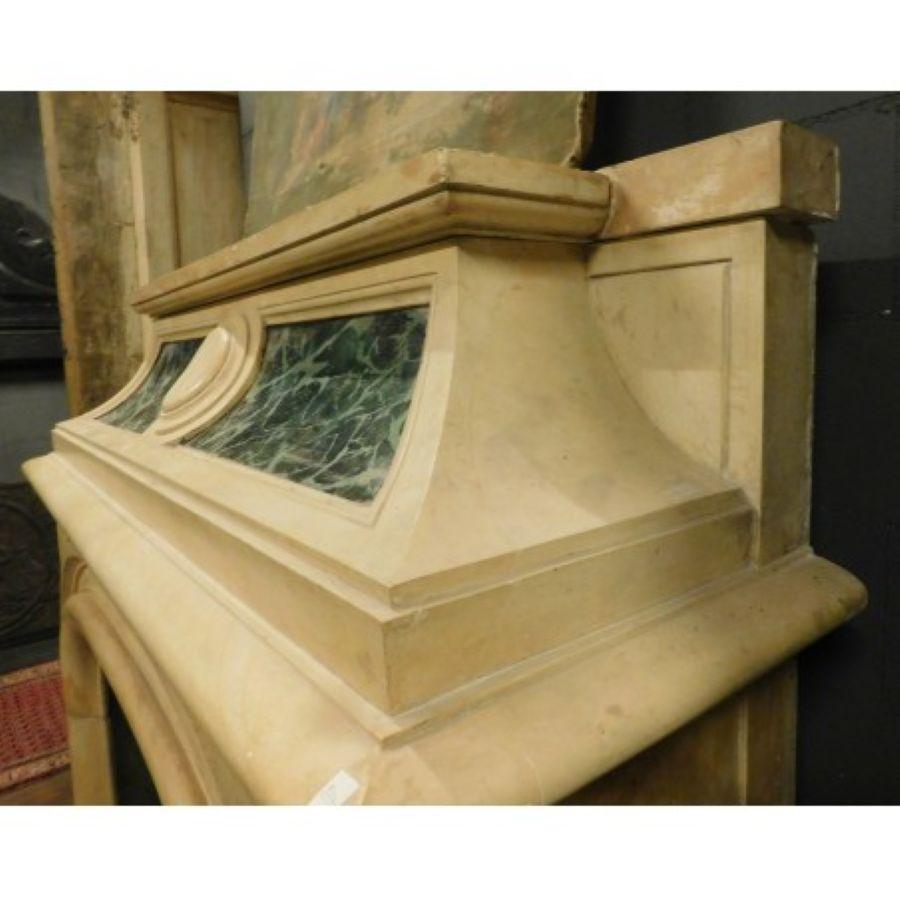 XIXe siècle Cheminée en marbre jaune sculpté, laqué vert, Italie en vente