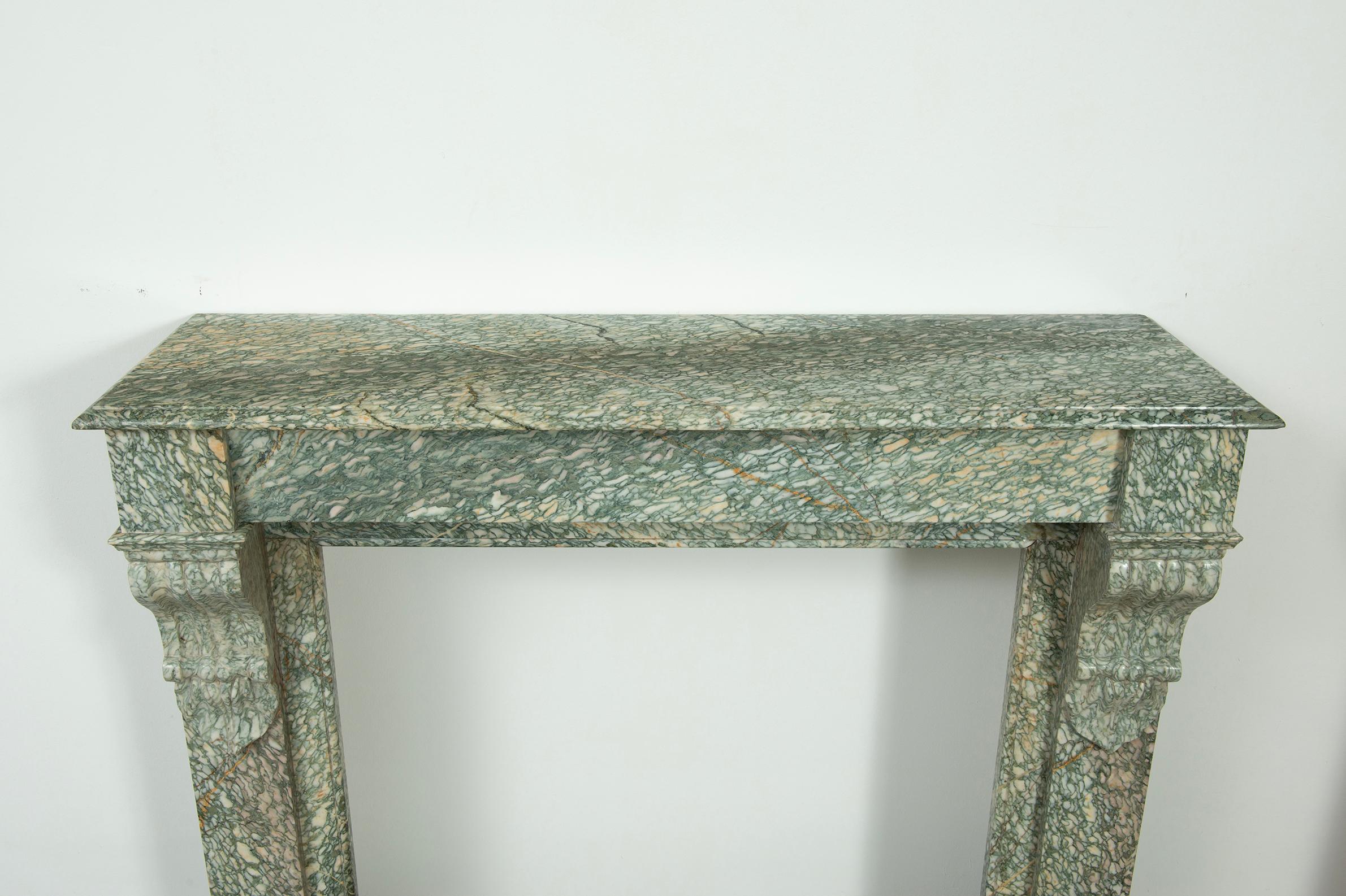 Fireplace Mantel in Vert D'estours Marble In Good Condition For Sale In Haarlem, Noord-Holland