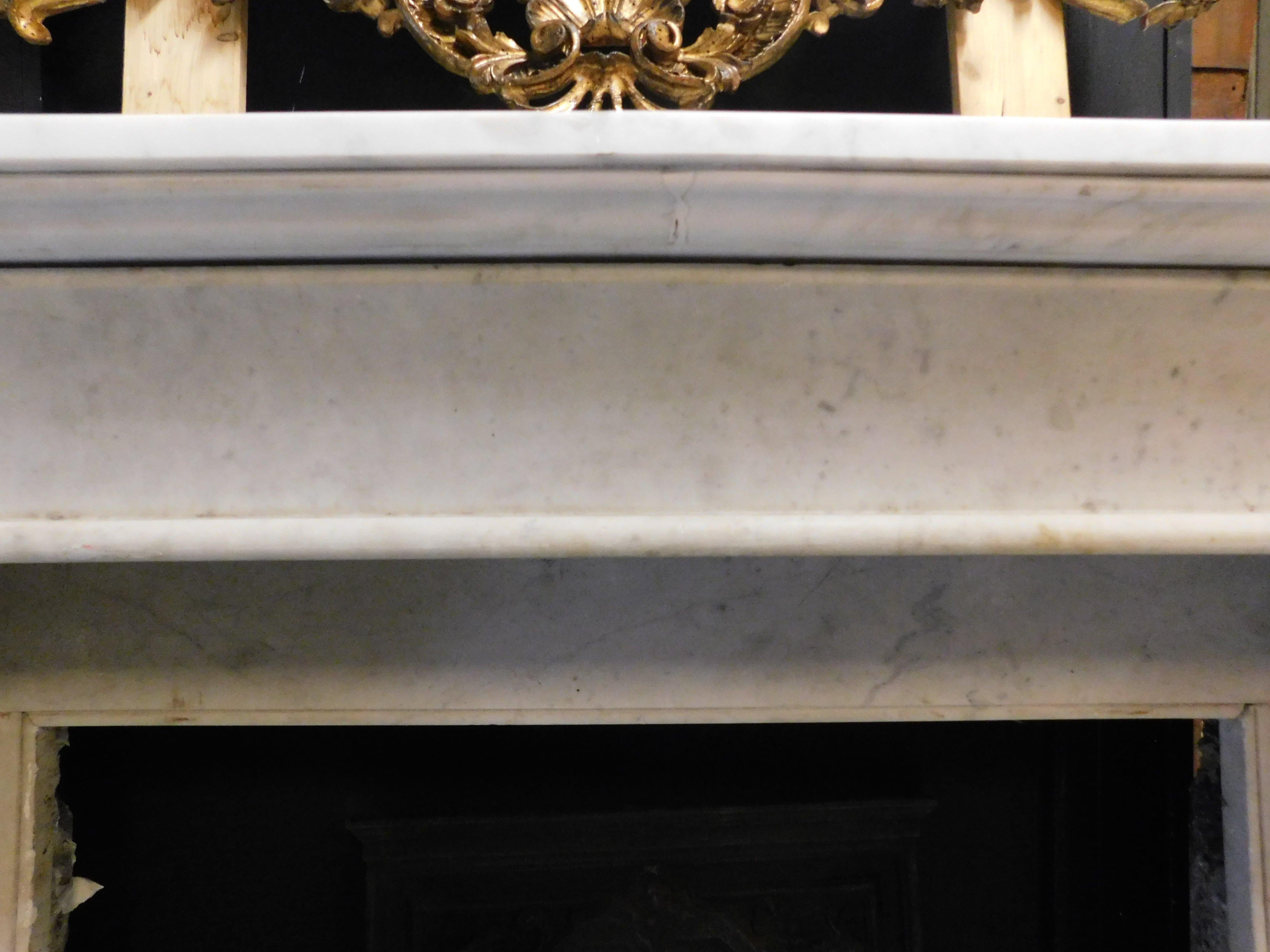 Fireplace mantel in white Carrara marble with lion's paws, Italy For Sale 2
