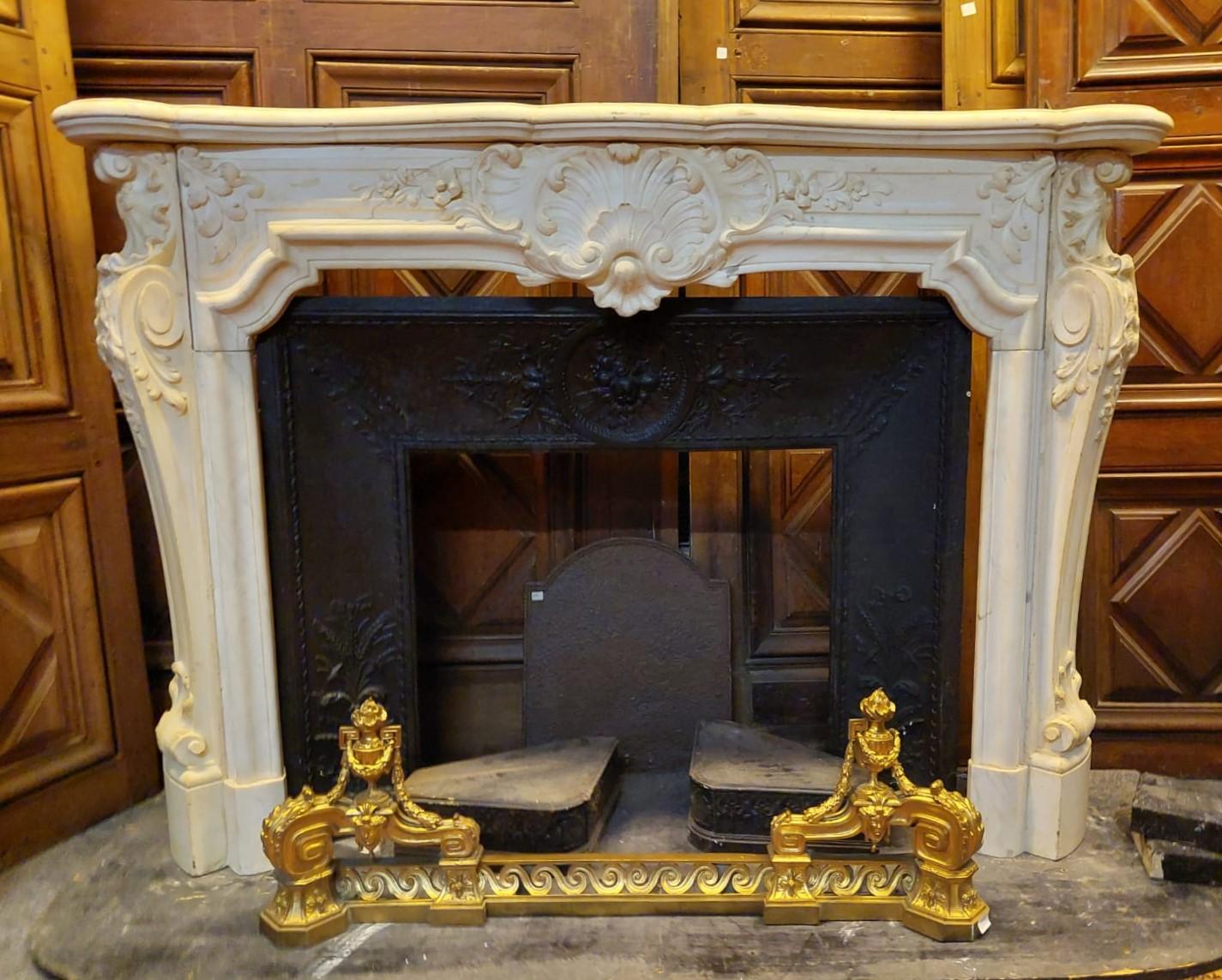 Repisa de chimenea Mármol estatuario blanco de Carrara, ricamente tallado, Italia en Bueno estado para la venta en Cuneo, Italy (CN)