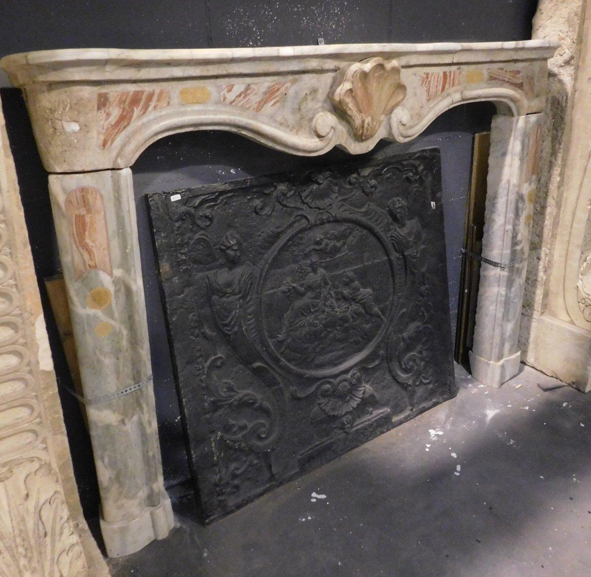 Ancient antique fireplace mantle, hand-sculpted in Bardiglio marble with Busca Onyx inlays, decorated with a central shell, handmade in the 19th century, for a palace in Piedmont (Italy), maximum size cm w 141 x h 108 x d 18, mouth size cm w 108 x h