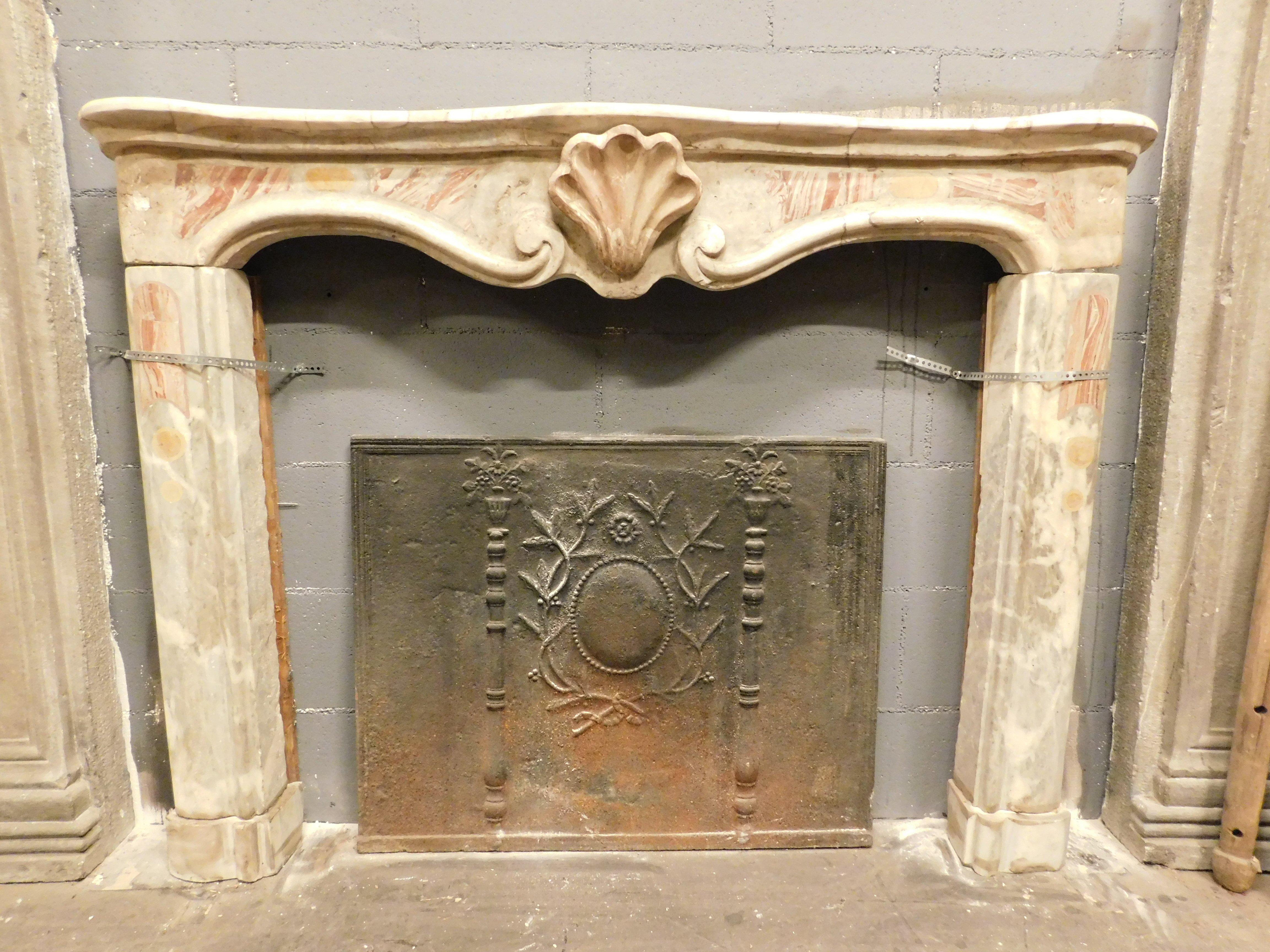Fireplace mantle in Bardiglio marble with onyx inlays from Busca, Italy In Good Condition For Sale In Cuneo, Italy (CN)