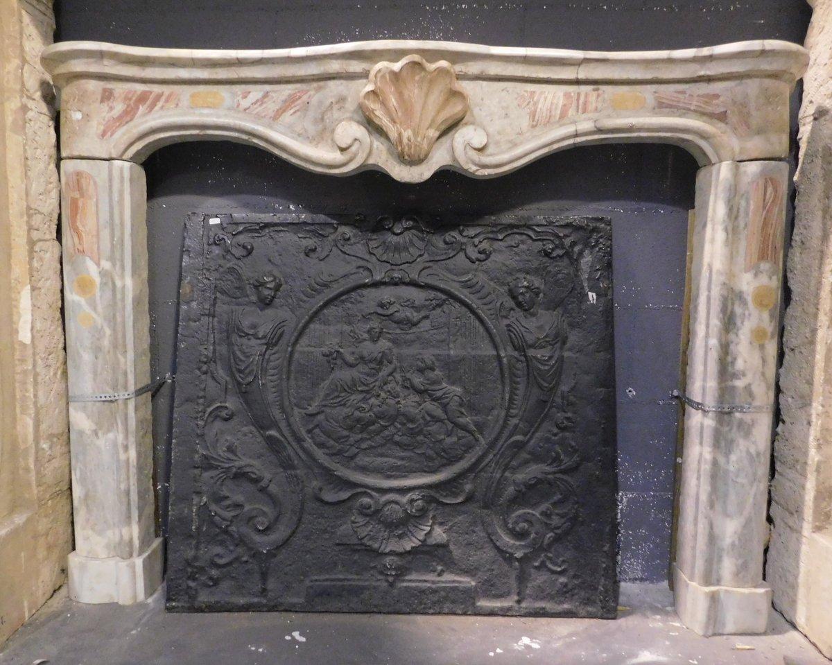 Fireplace mantle in Bardiglio marble with onyx inlays from Busca, Italy For Sale 2