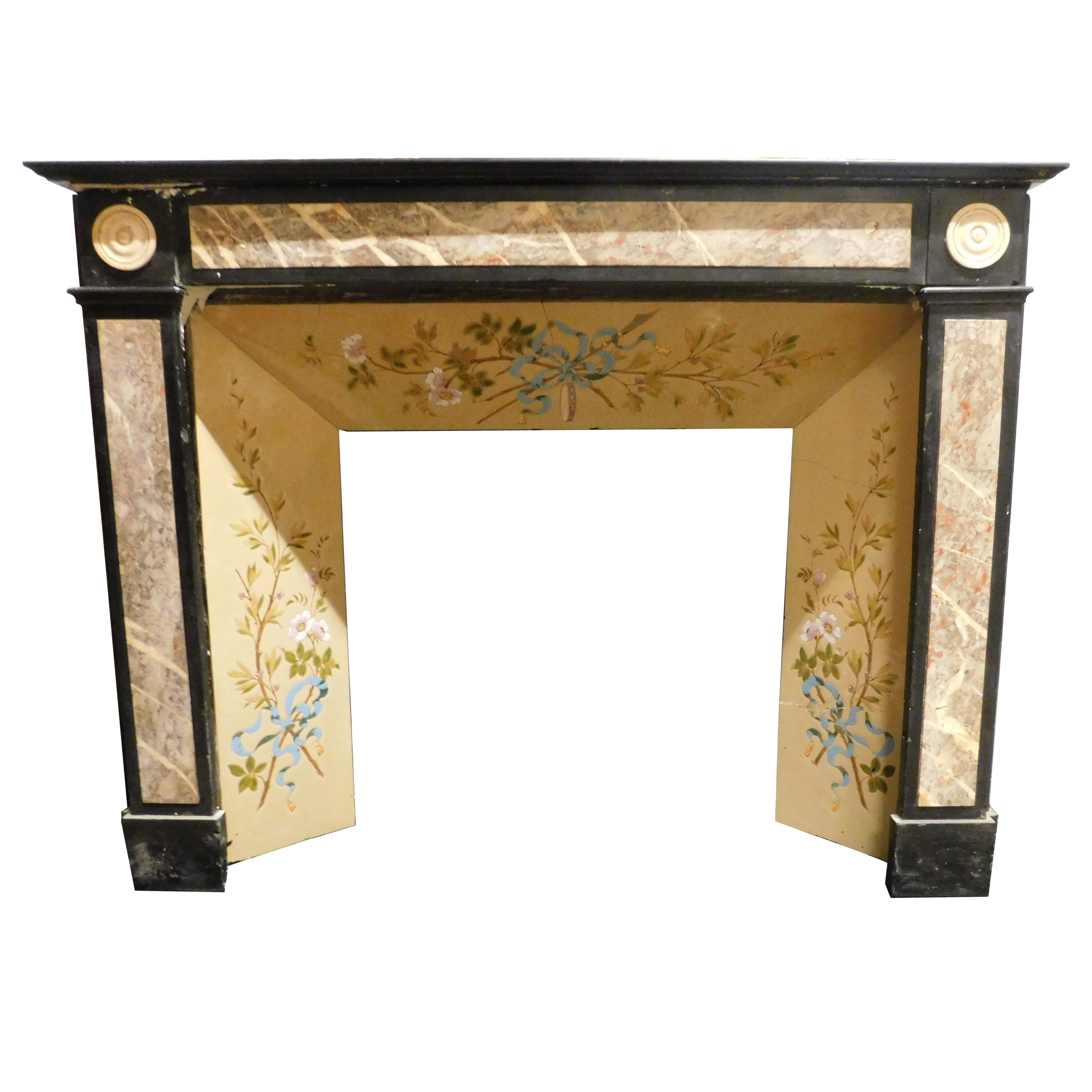 caminetto in marmo nero con intarsi in marmo beige, Italia