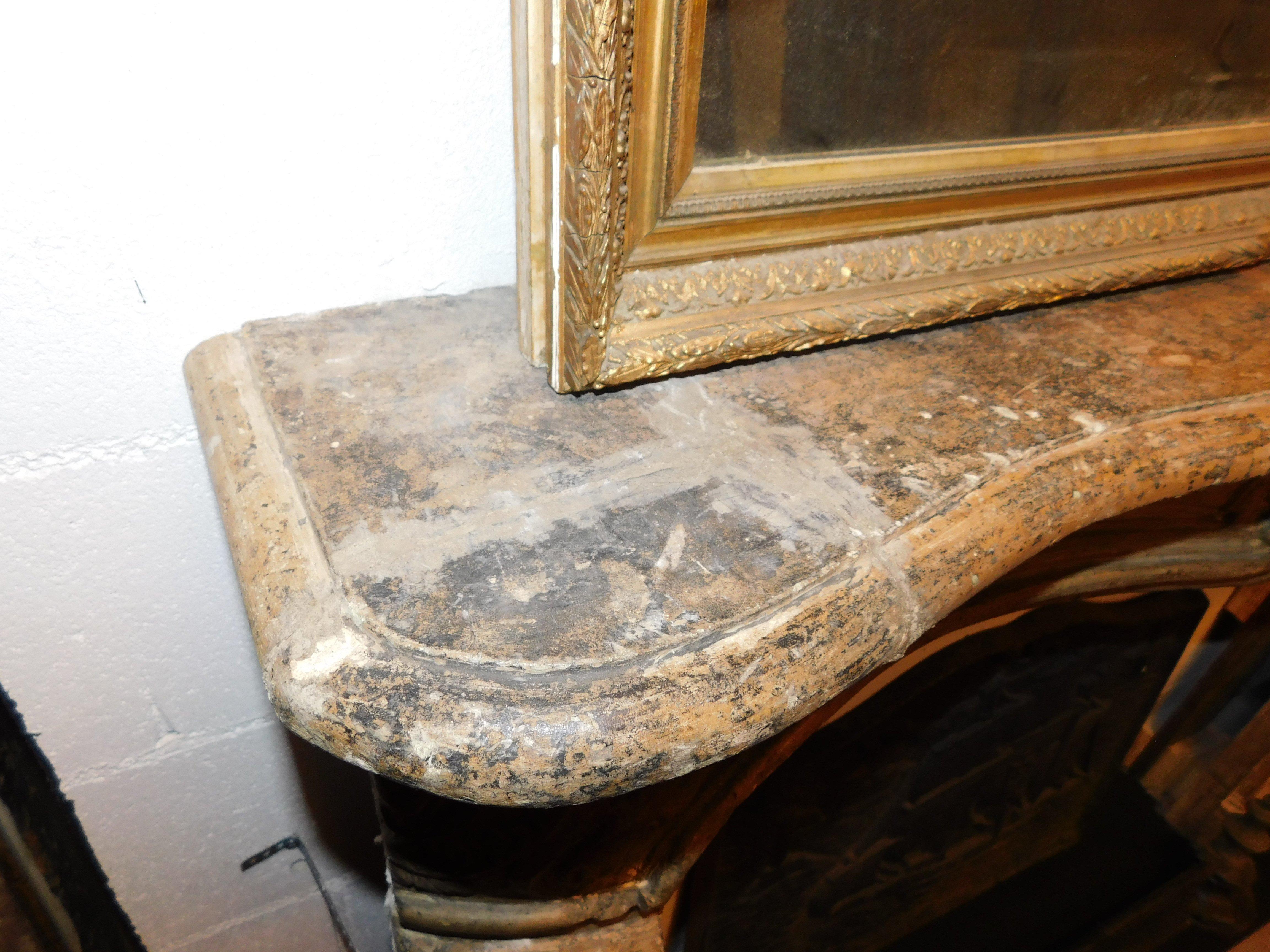 Repisa de chimenea de piedra de Borgoña tallada, Francia en venta 4