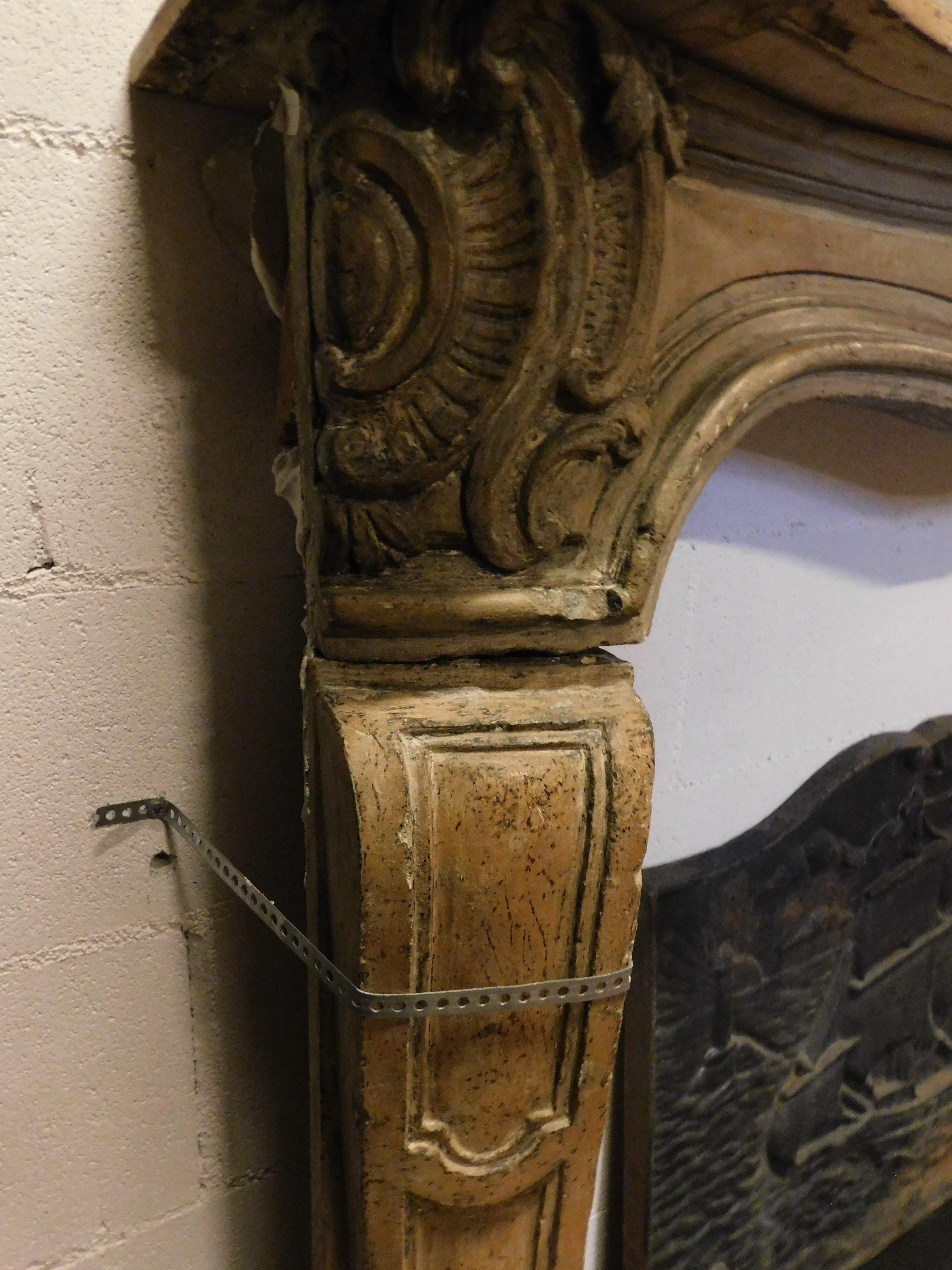 Repisa de chimenea de piedra de Borgoña tallada, Francia en venta 6