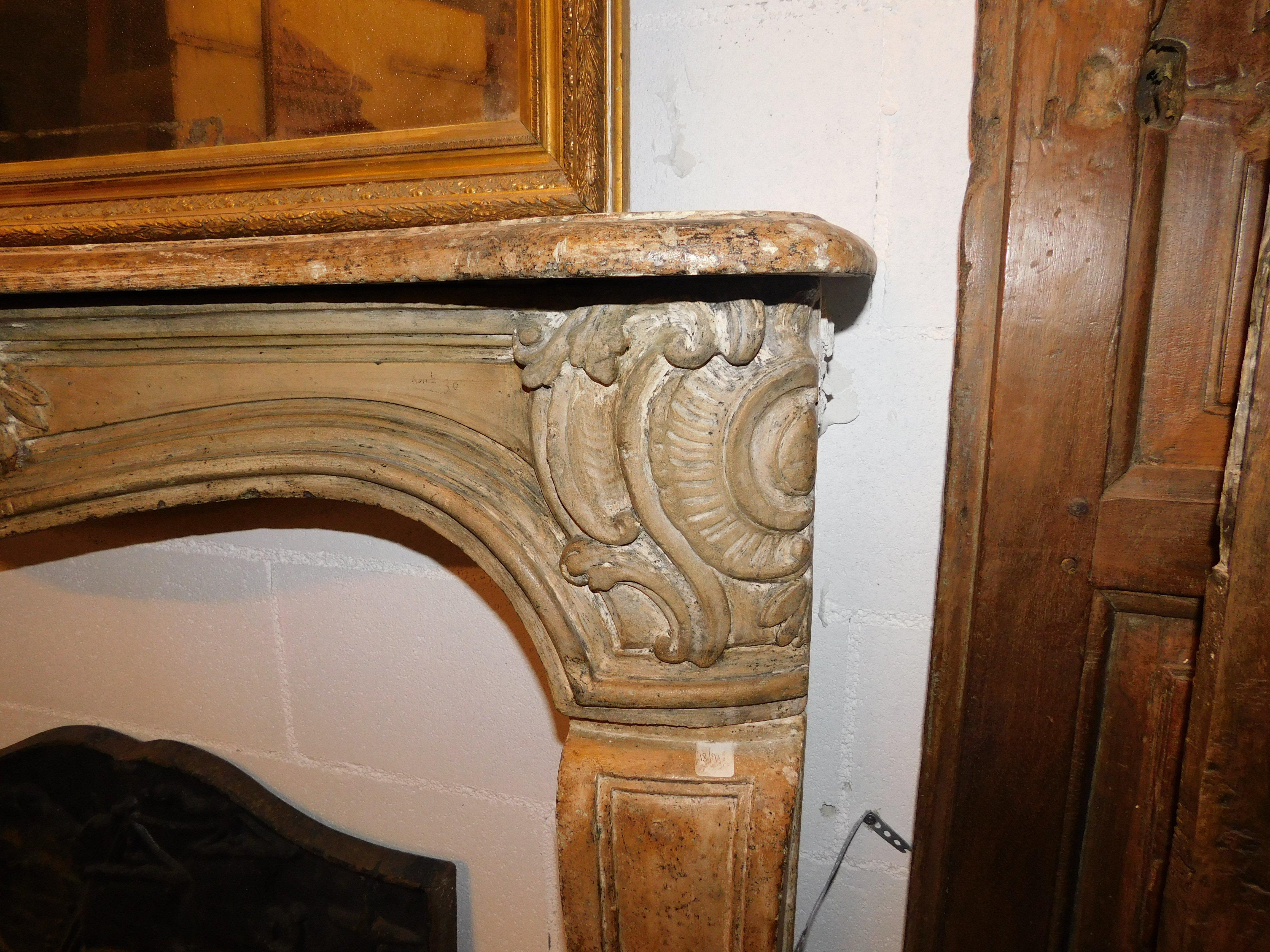 Repisa de chimenea de piedra de Borgoña tallada, Francia Piedra en venta