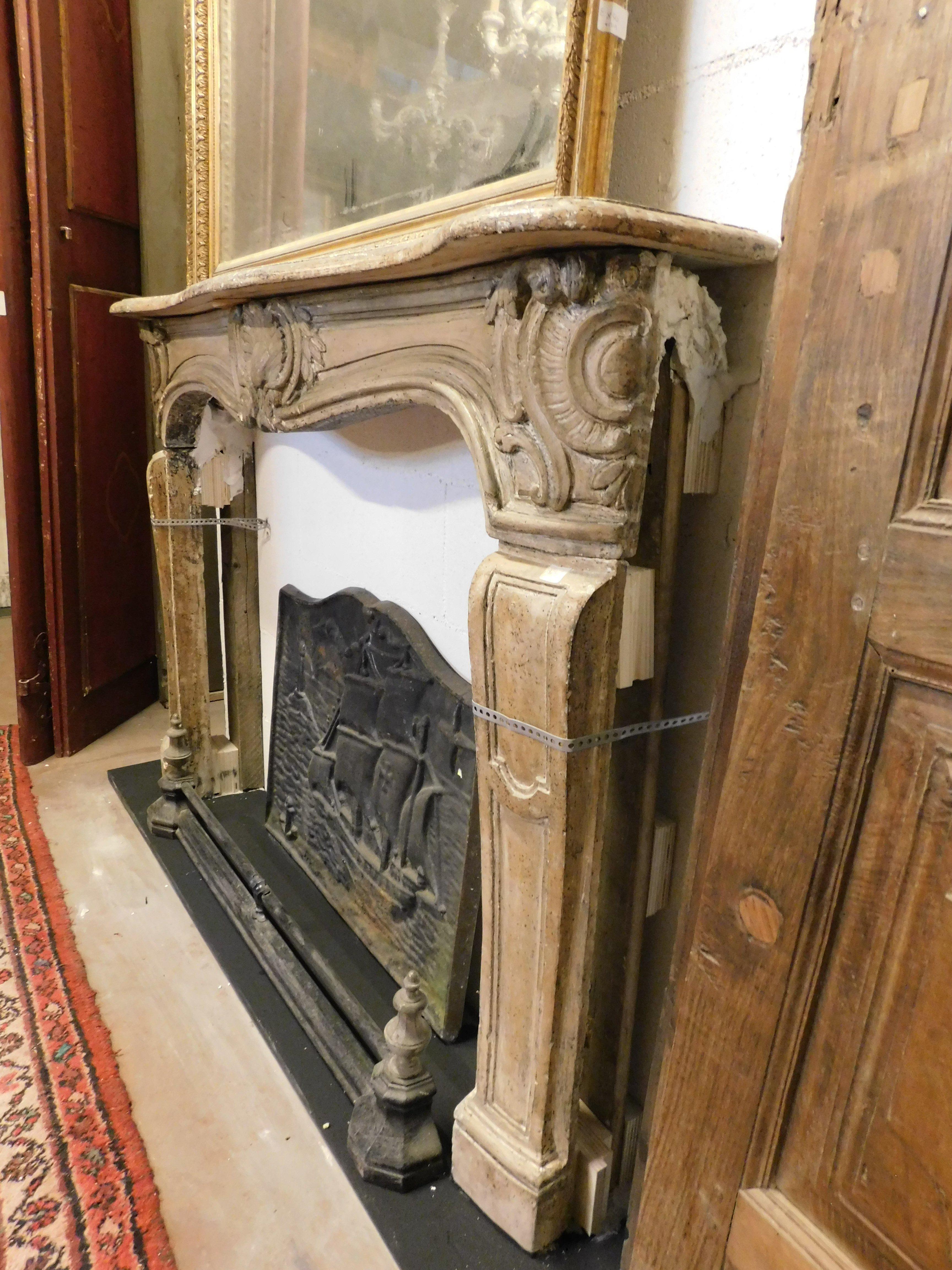 Repisa de chimenea de piedra de Borgoña tallada, Francia en venta 1