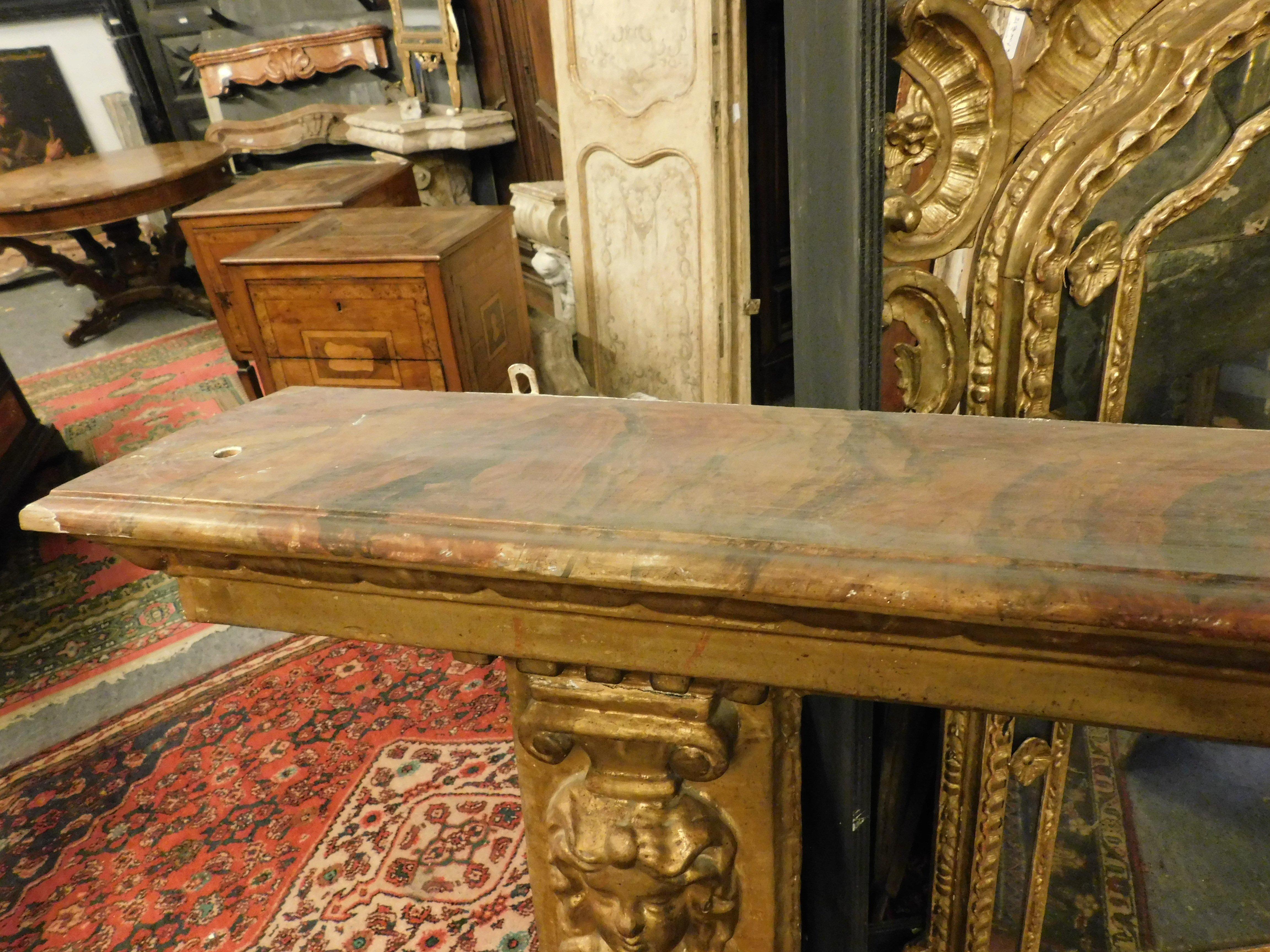 Manteau de cheminée en bois laqué doré et sculpté, Italie, XVIIIe siècle. en vente 3