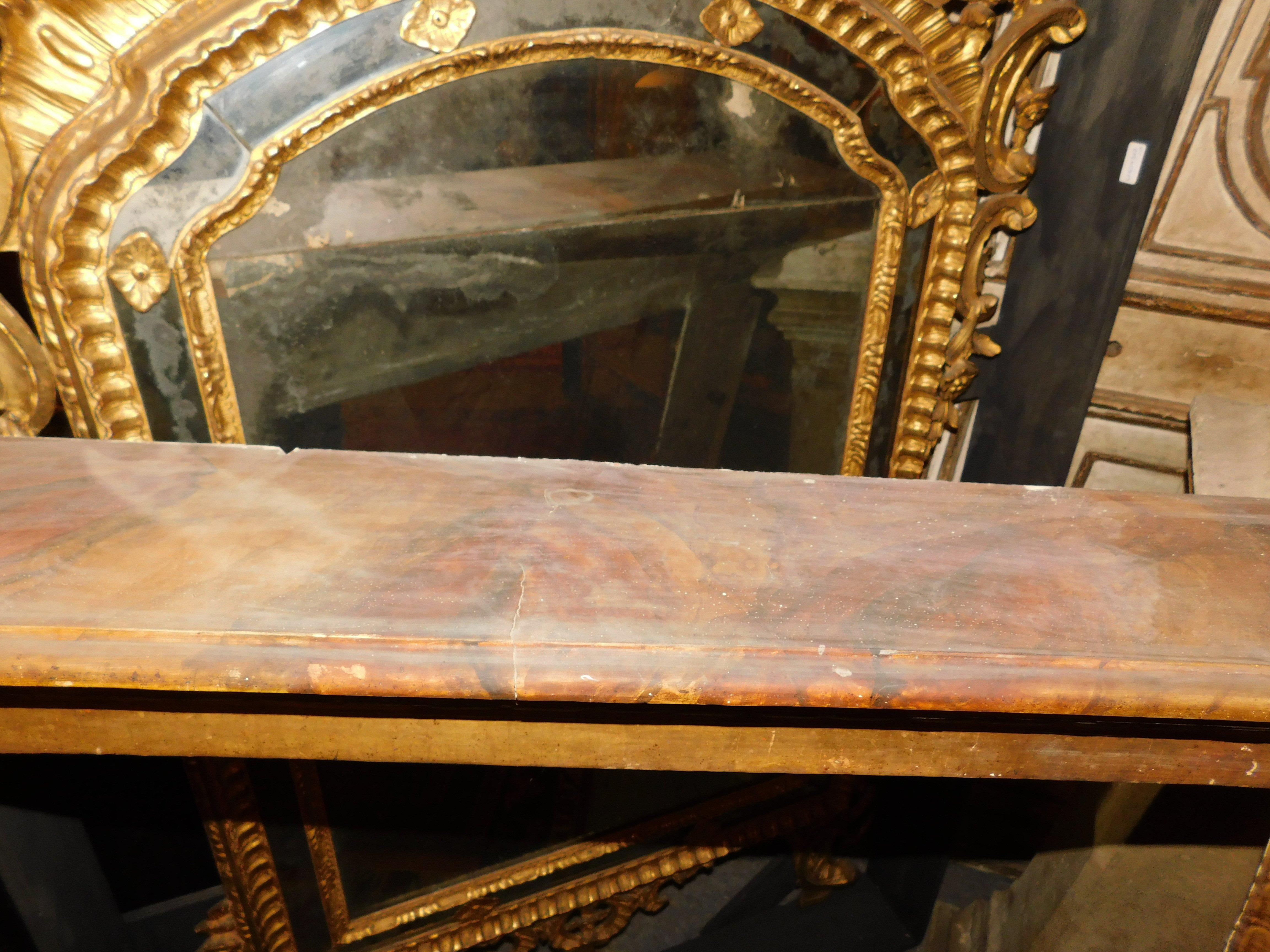 Manteau de cheminée en bois laqué doré et sculpté, Italie, XVIIIe siècle. en vente 4