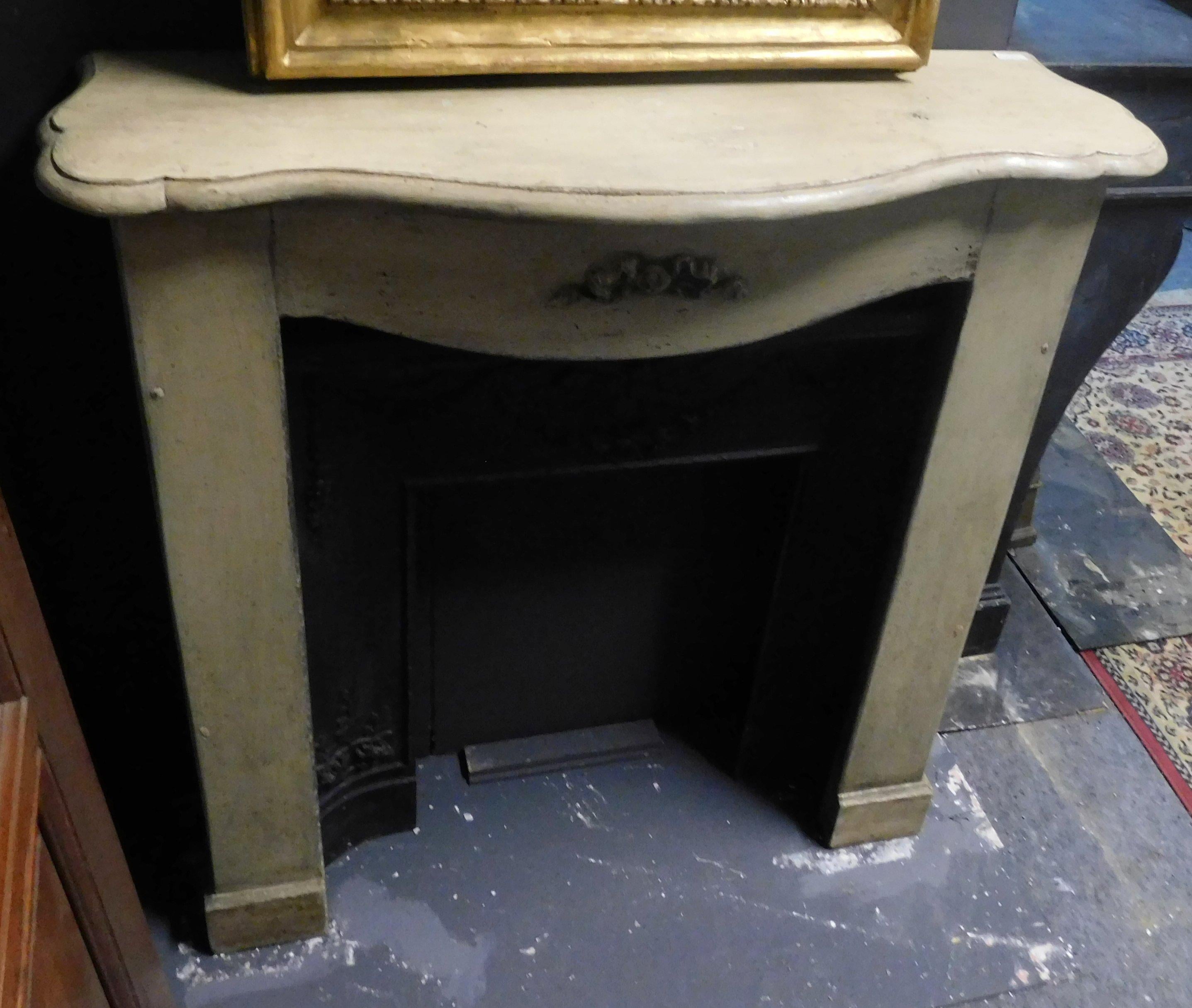 Fireplace Mantle in Grey Lacquered Wood, 19th Century, Italy In Good Condition For Sale In Cuneo, Italy (CN)