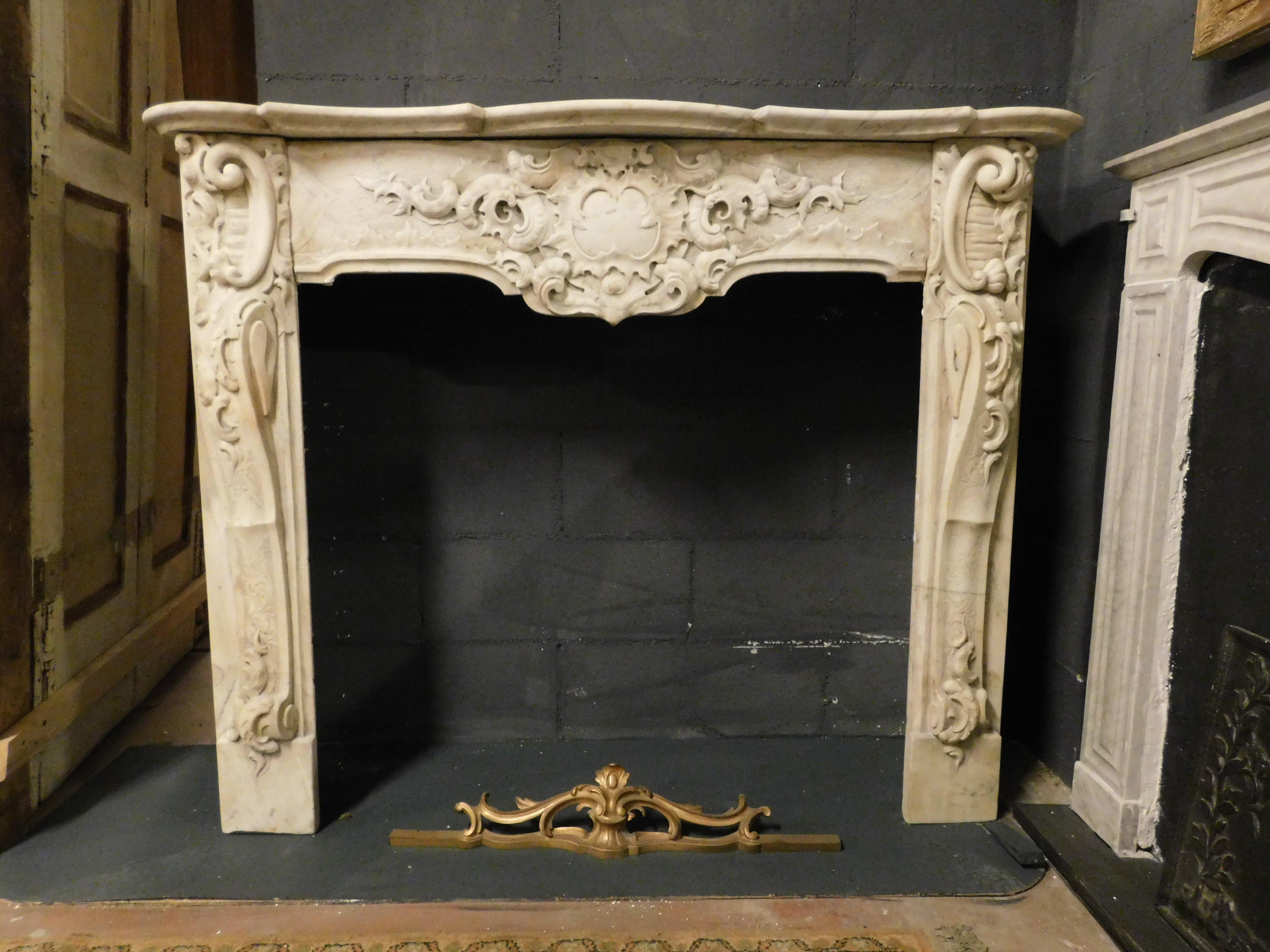 Italian Fireplace mantle in richly sculpted white marble, from Turin For Sale