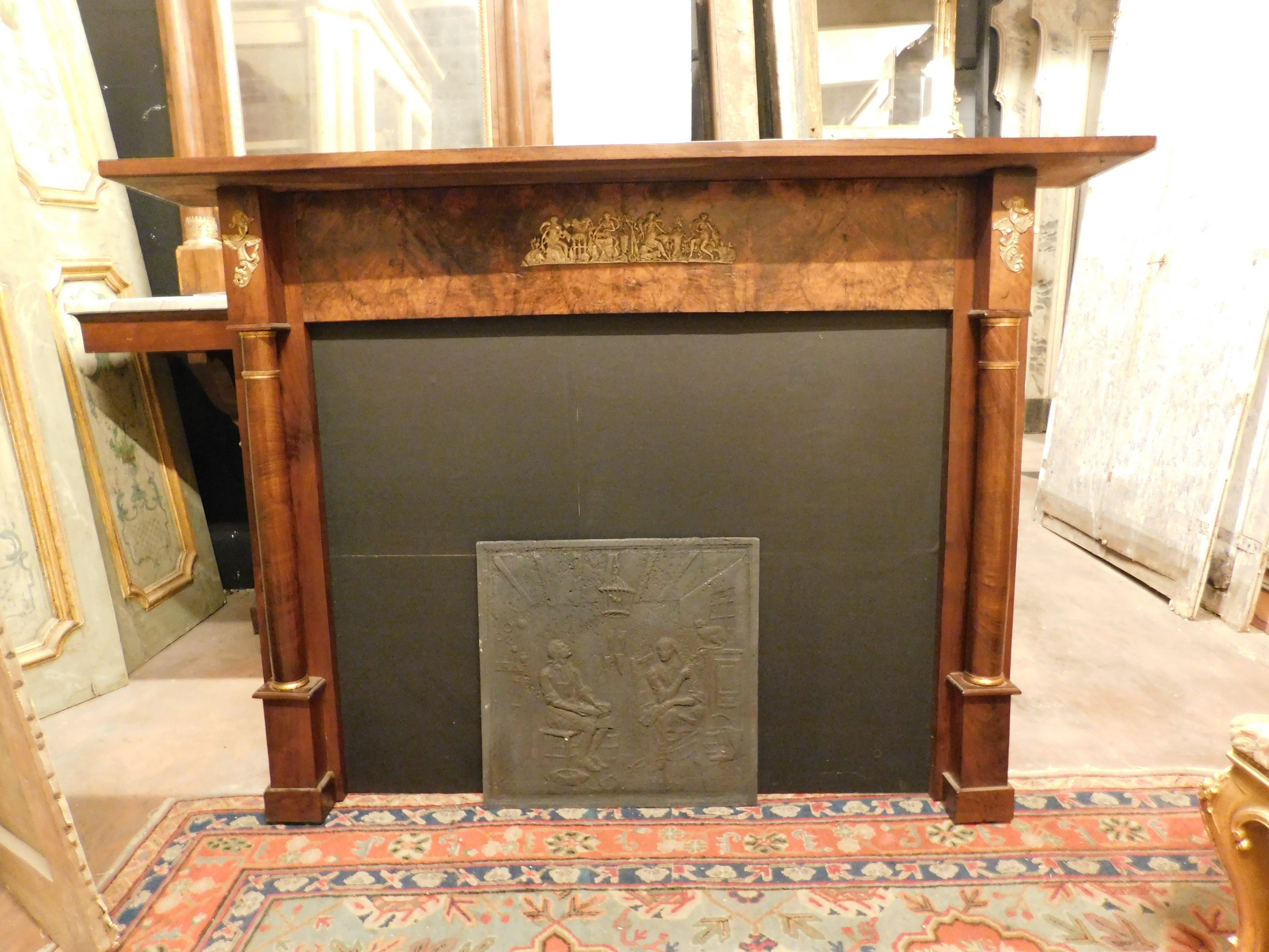 Antique fireplace mantle in walnut root wood, carved with columns and with golden brass finishes, from Italy, 19th century, external measurement cm w 170 x H 123 x D 26, mouth measurement cm w 118 x H 96
​