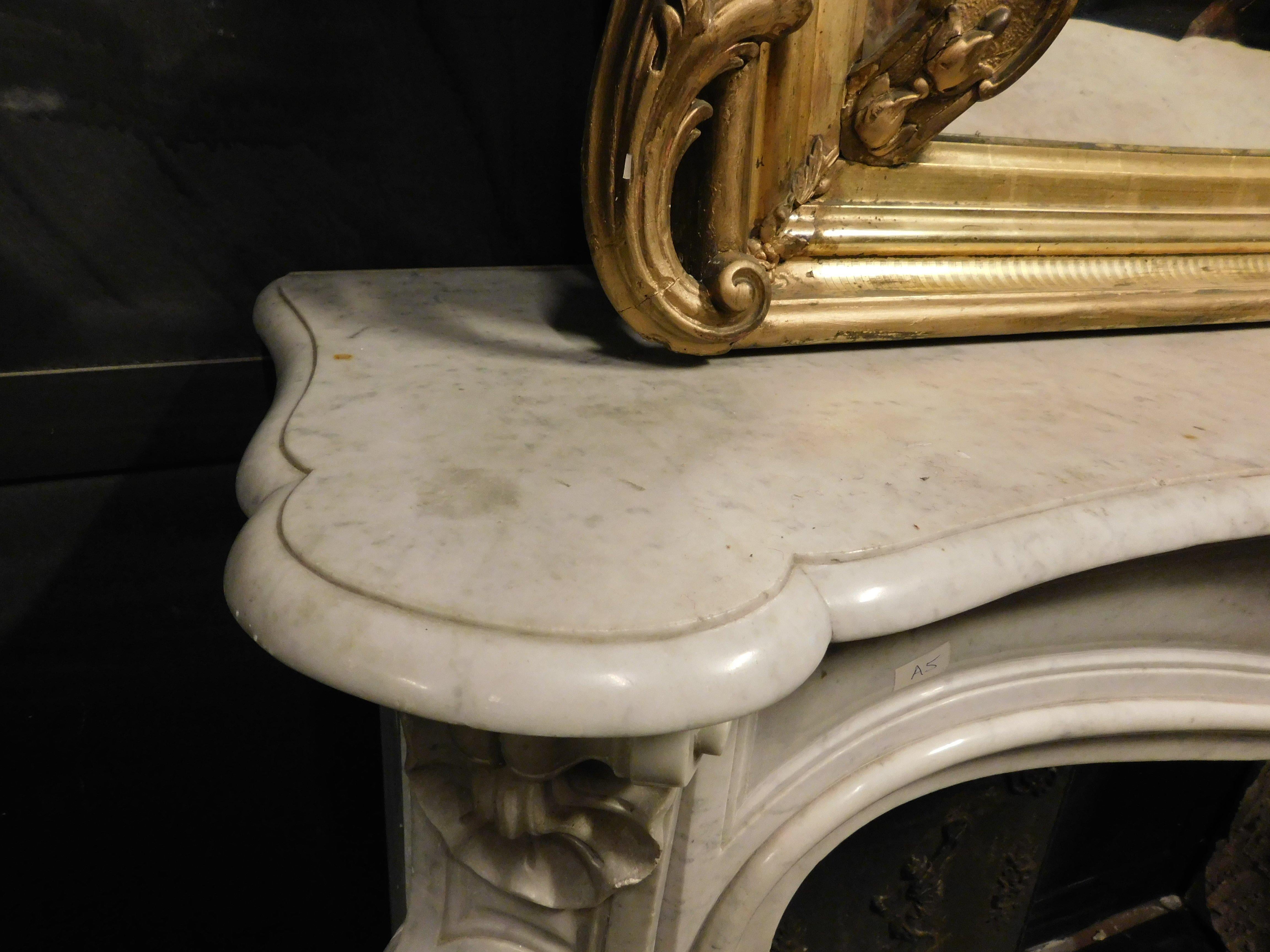 Fireplace mantle in white Carrara marble, carved with a central shell, France 4