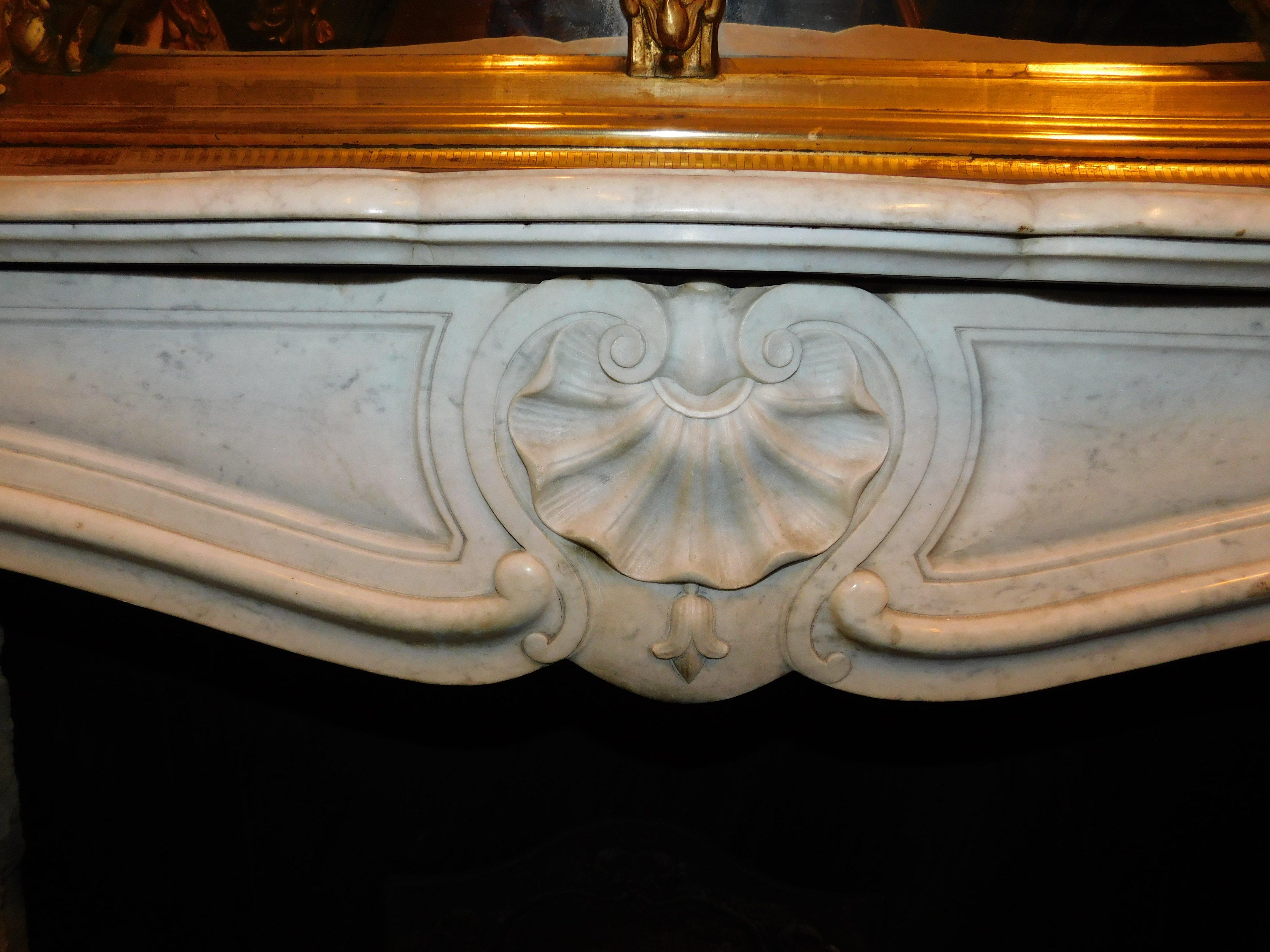 19th Century Fireplace mantle in white Carrara marble, carved with a central shell, France