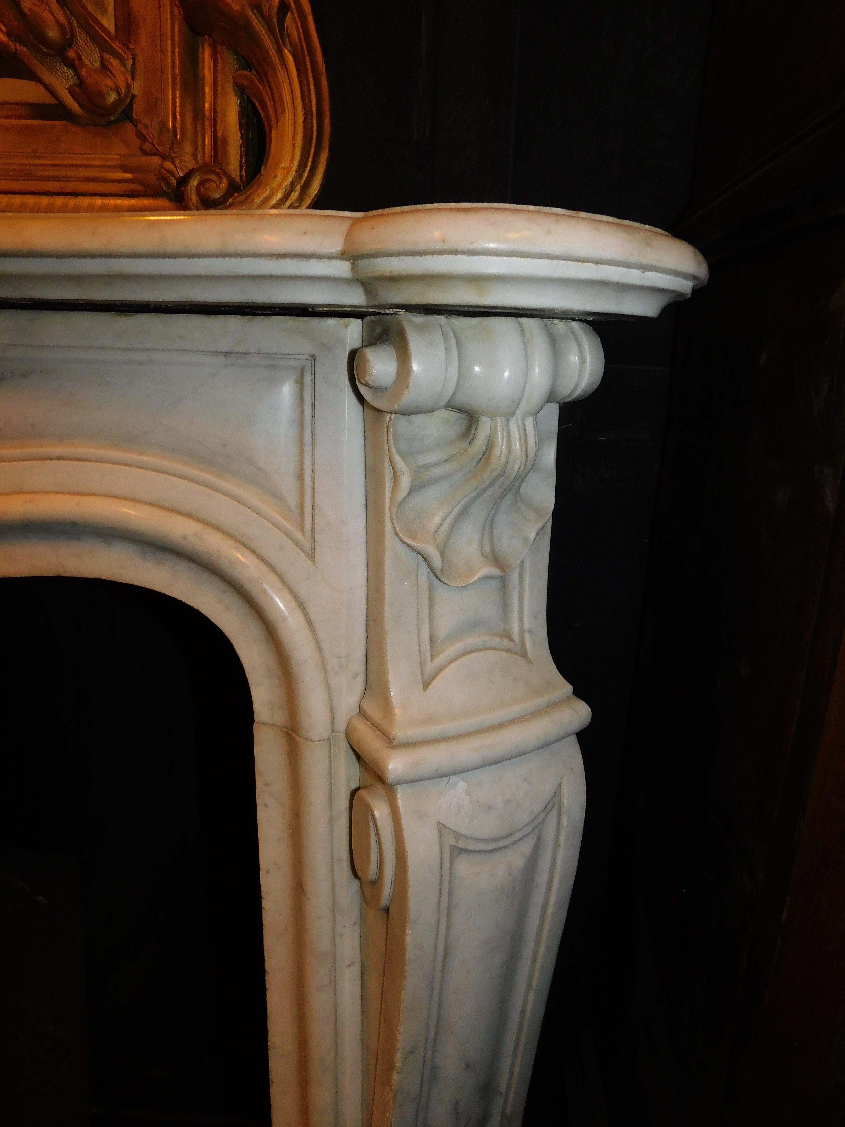 Carrara Marble Fireplace mantle in white Carrara marble, carved with a central shell, France