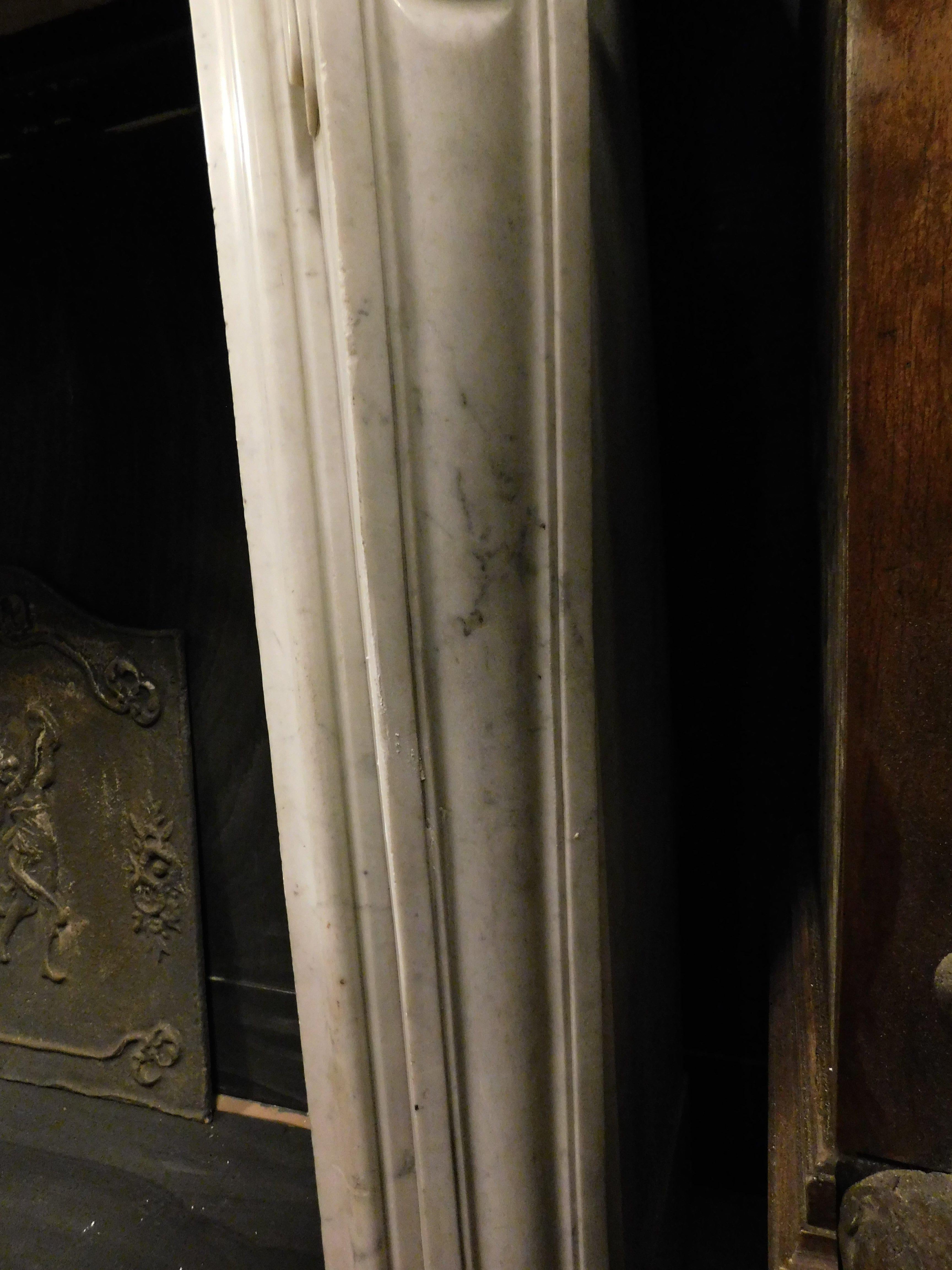Fireplace mantle in white Carrara marble, carved with a central shell, France 2
