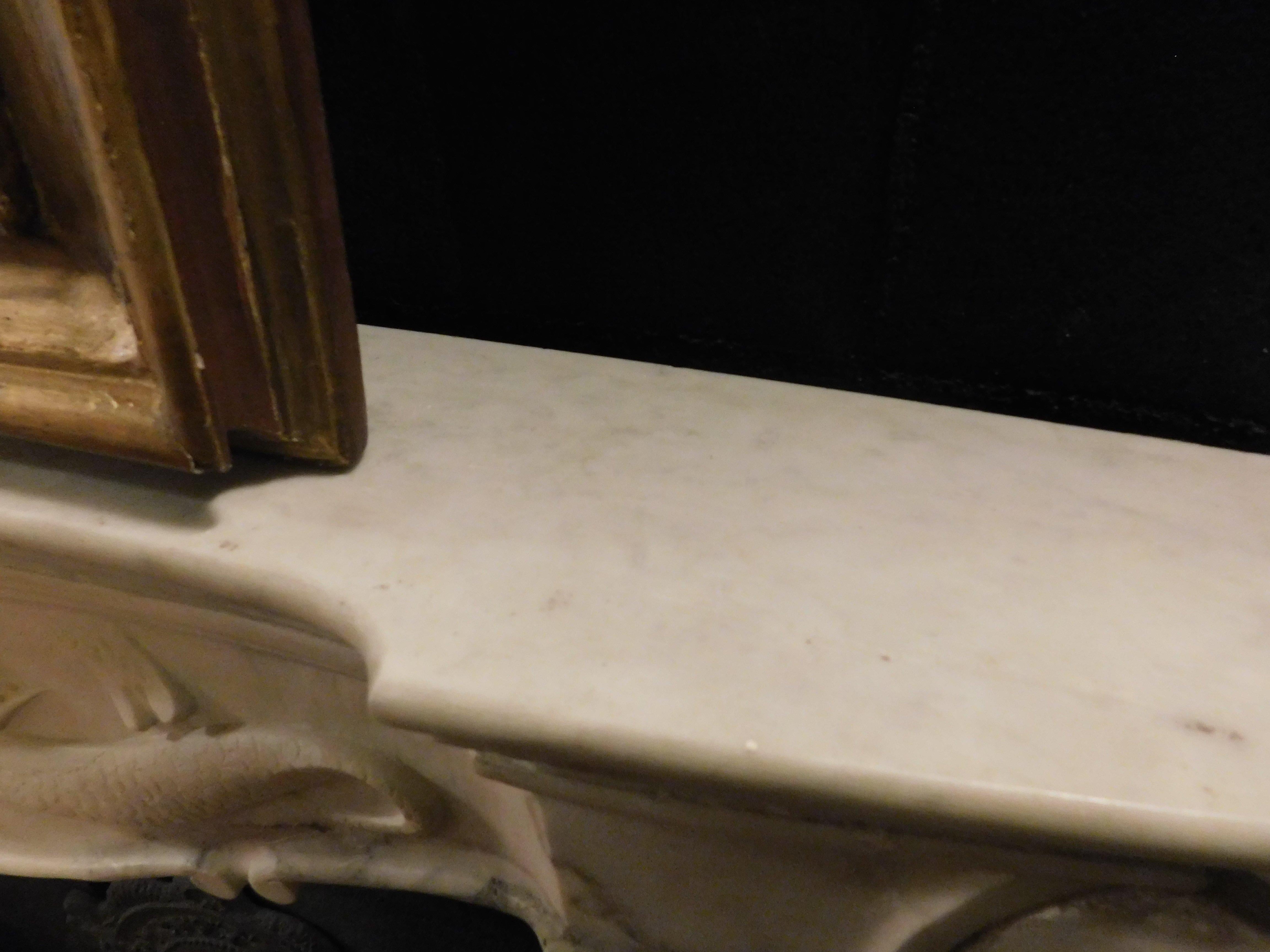 Fireplace mantle in white marble, central shell and pair of triton, Genova Italy For Sale 4