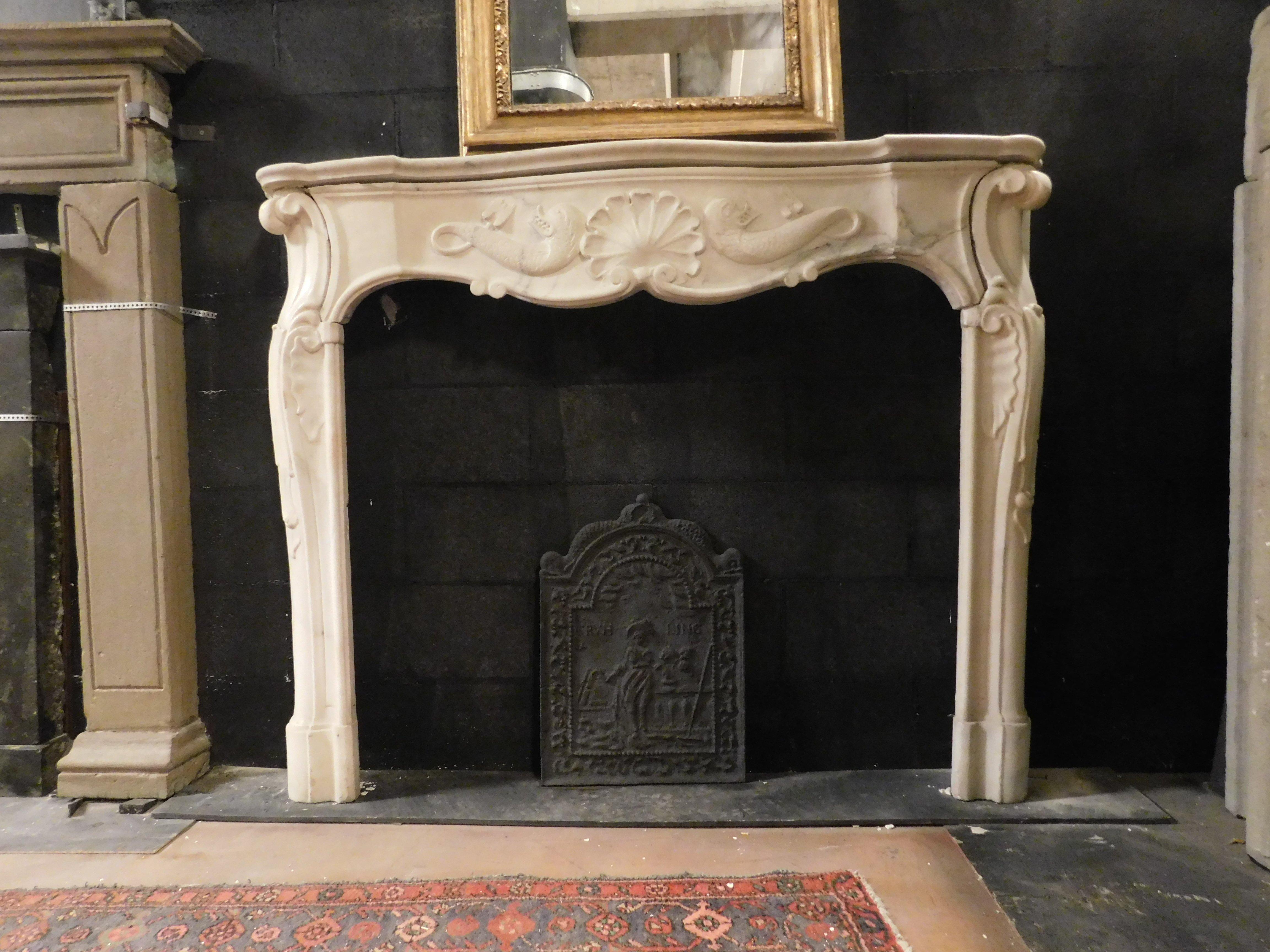 Italian Fireplace mantle in white marble, central shell and pair of triton, Genova Italy For Sale