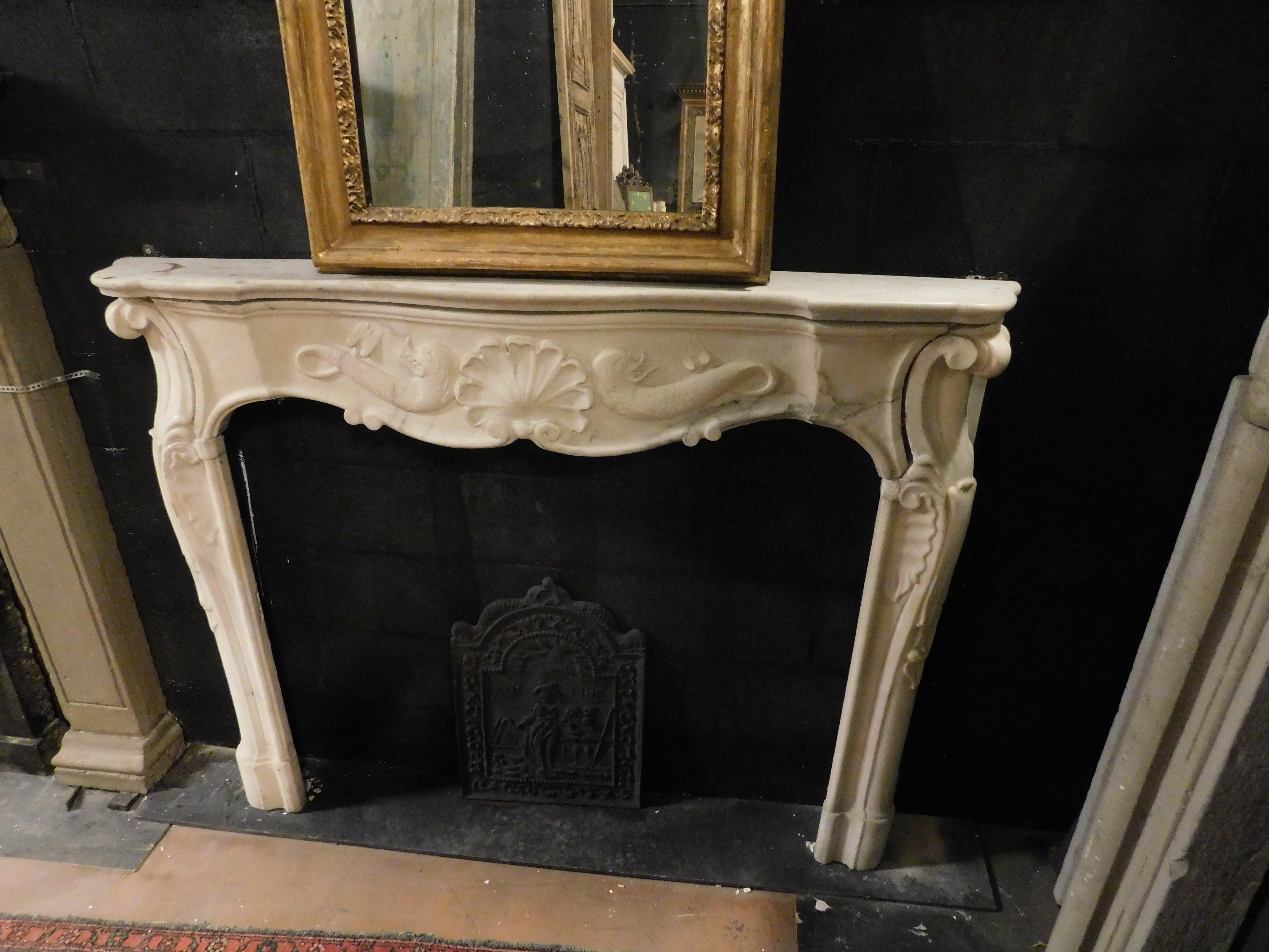 18th Century and Earlier Fireplace mantle in white marble, central shell and pair of triton, Genova Italy For Sale