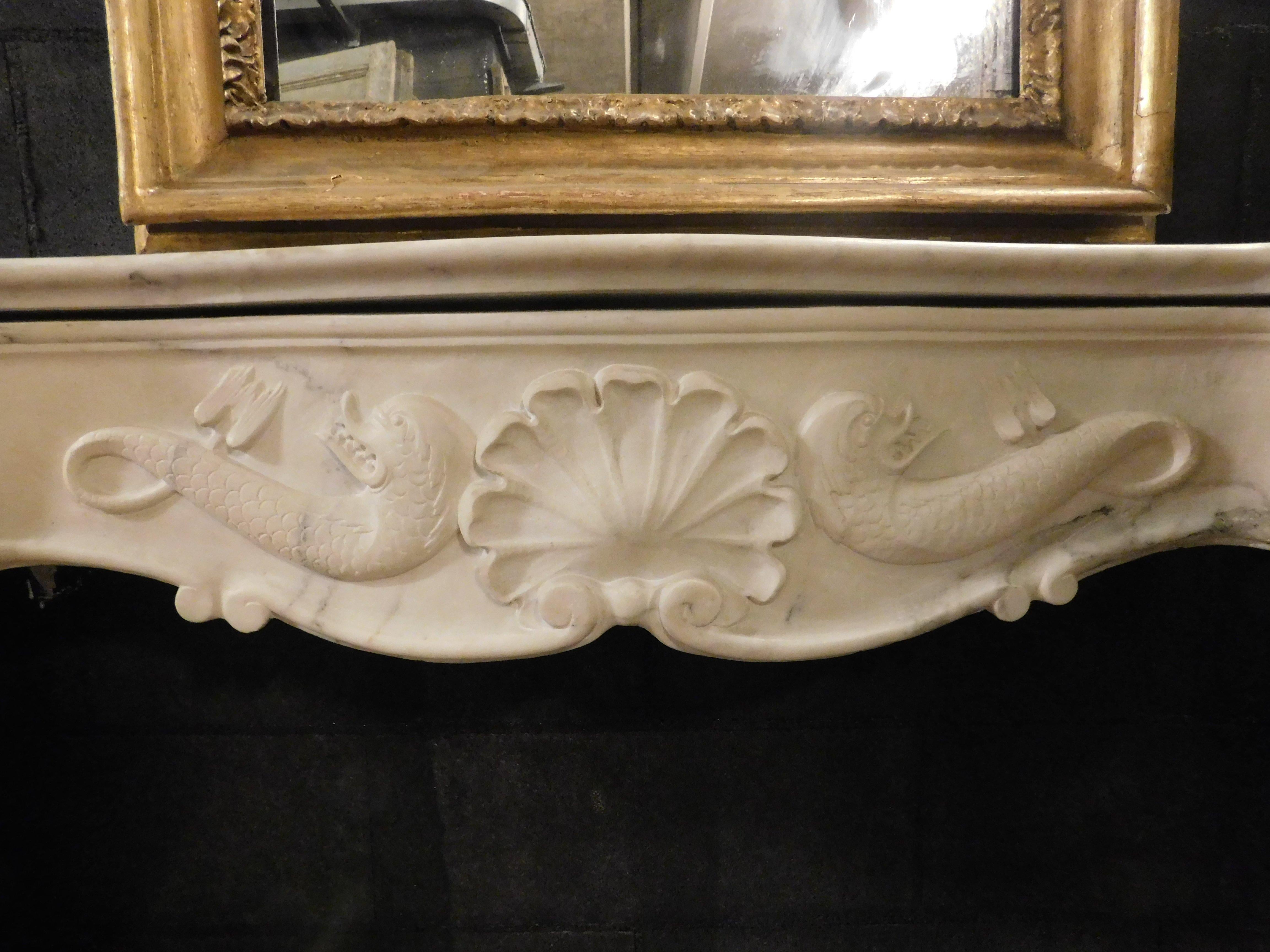 Fireplace mantle in white marble, central shell and pair of triton, Genova Italy For Sale 1