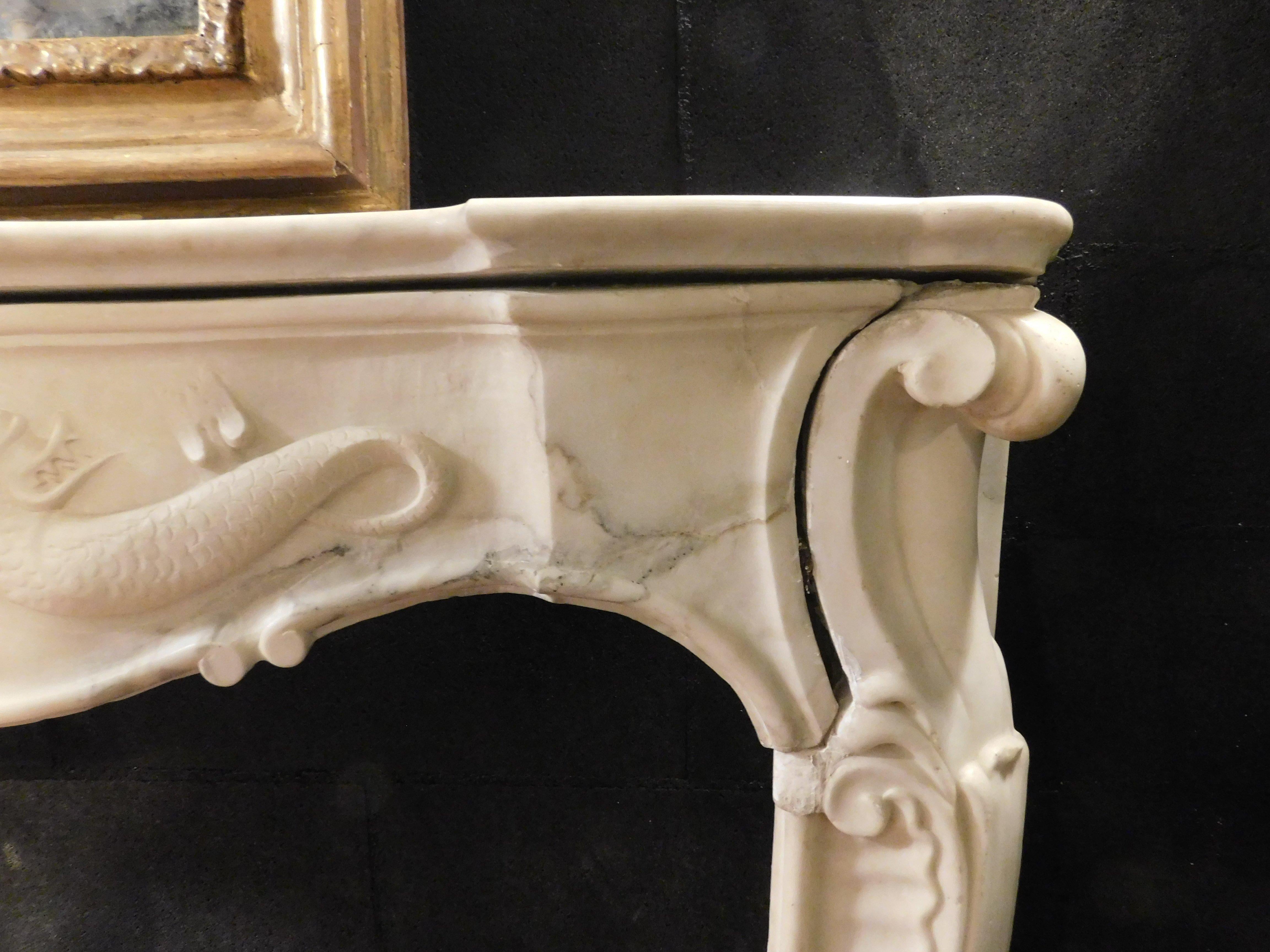 Fireplace mantle in white marble, central shell and pair of triton, Genova Italy For Sale 2