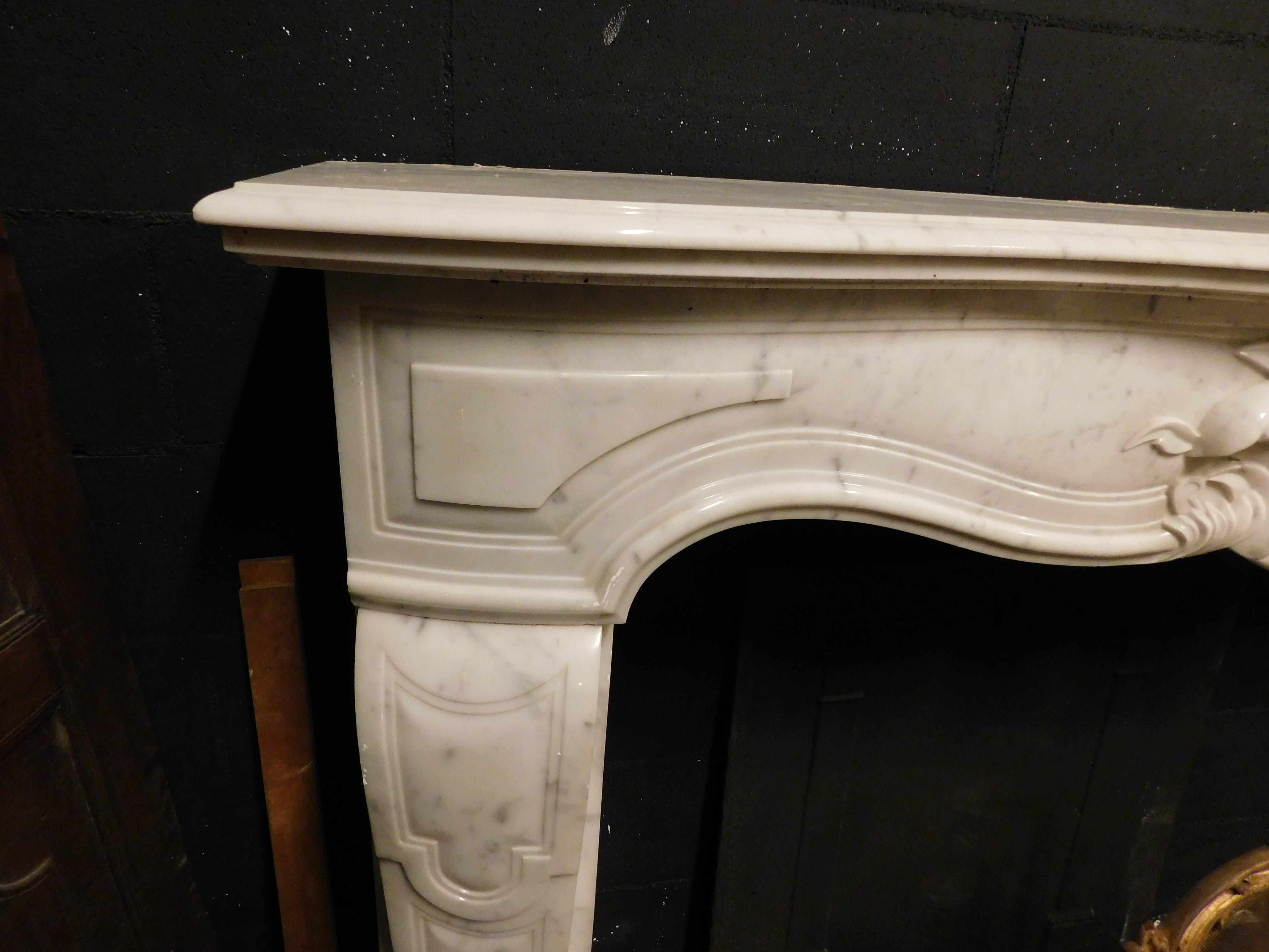 Carrara Marble Fireplace mantle in white marble with carved central leaf, France For Sale