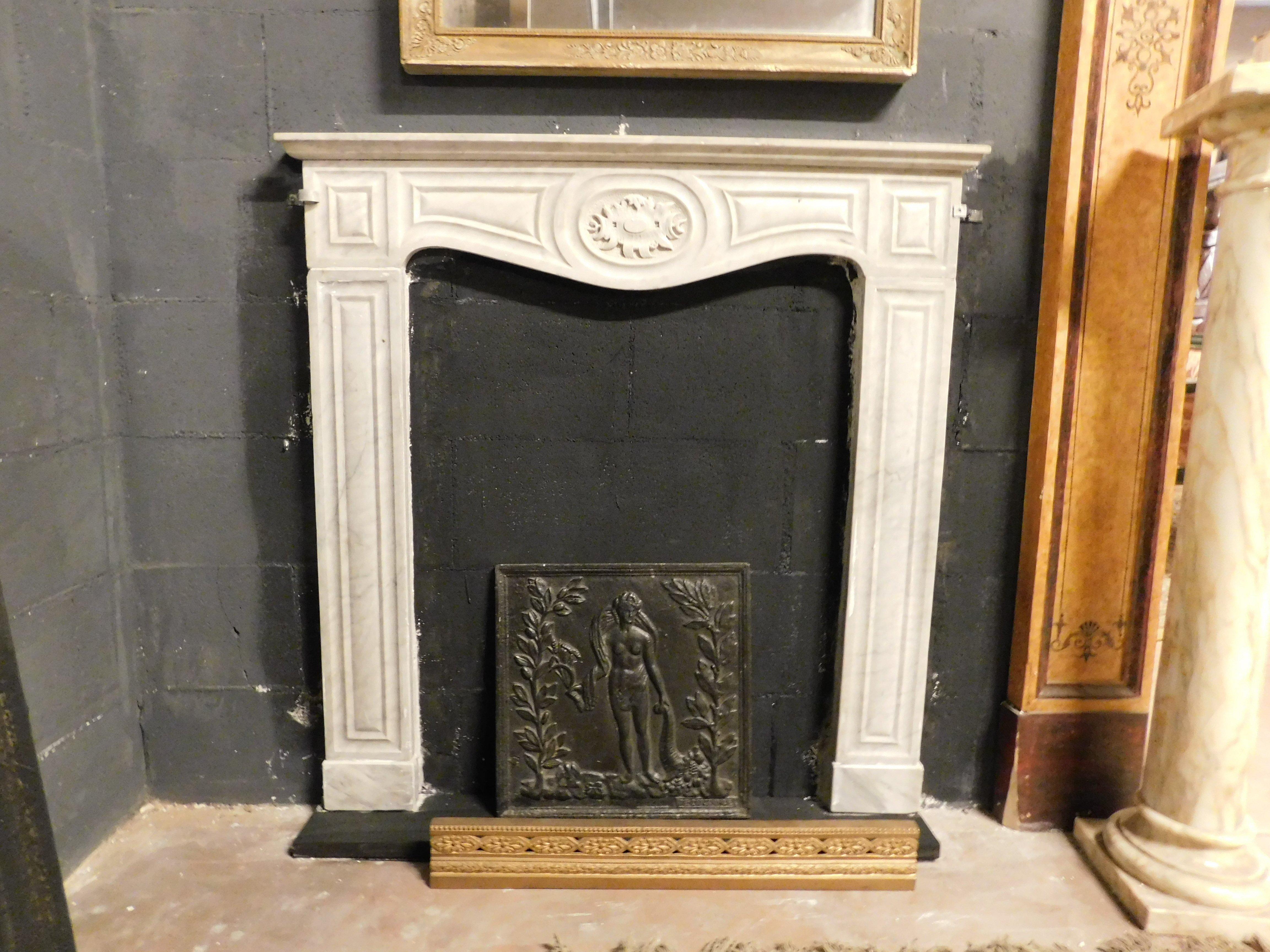 Ancient fireplace mantle, made with a thin frame (only 7 cm) and richly carved in white Carrara marble, with friezes and central shell, built in the late 1800s, for a palace in Italy. maximum size cm w 98 x H 100 x D 7, the internal mouth measures
