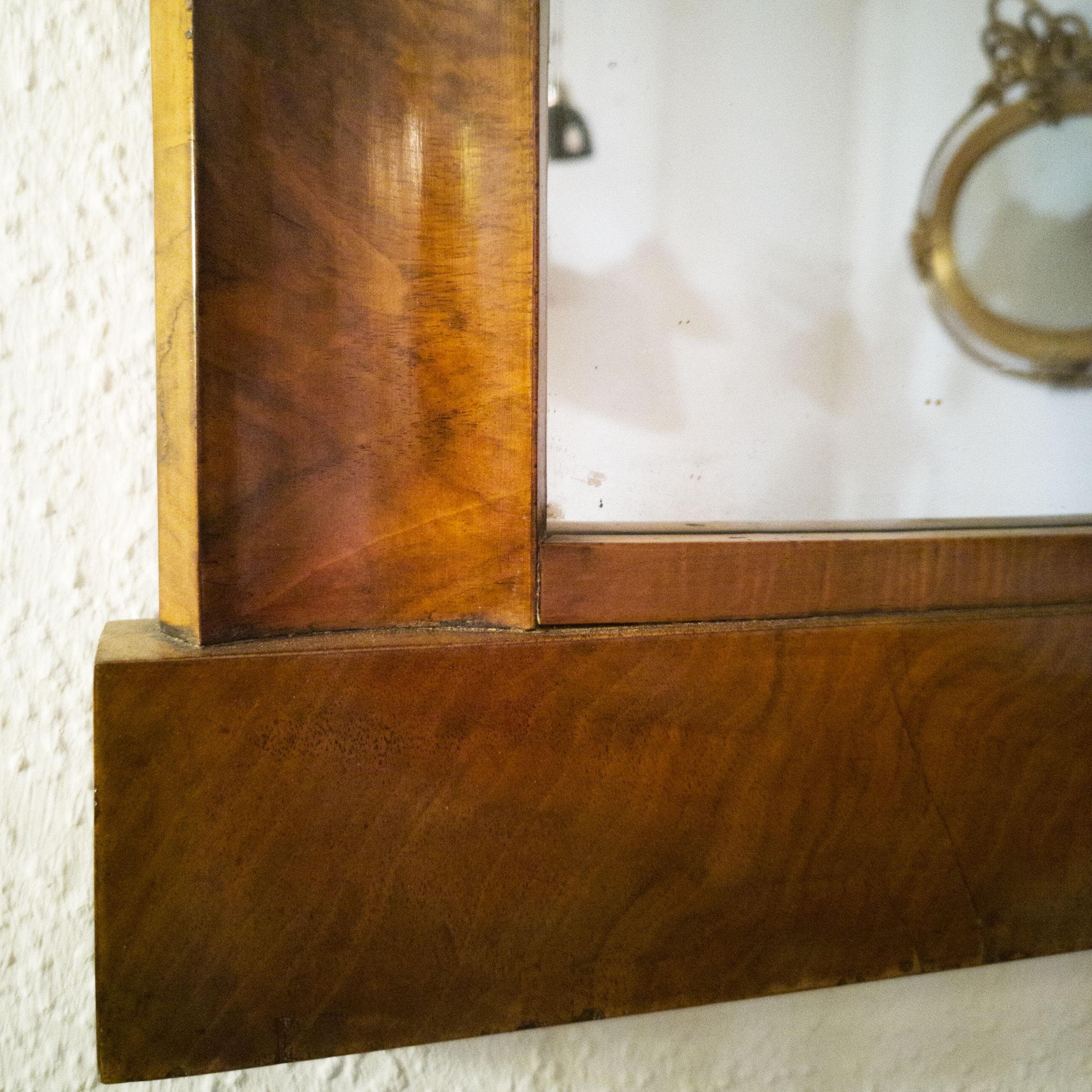 Fireplace Mirror circa 1840 Walnut Burl Wood Shellac Biedermeier / Regency In Fair Condition For Sale In Berlin, DE