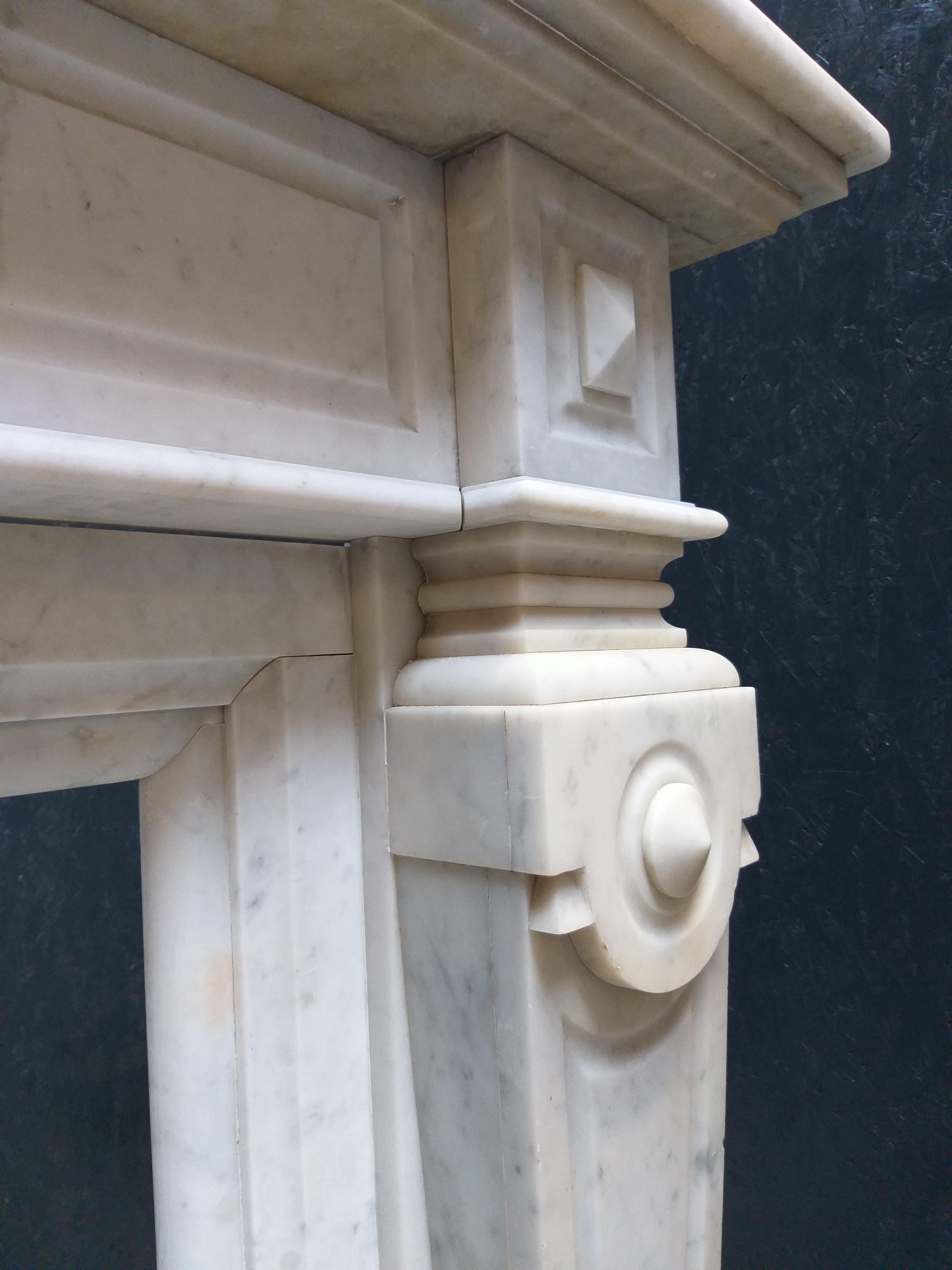 Fireplace Napoléon III, Carrara-Marble In Good Condition For Sale In Gembloux, BE