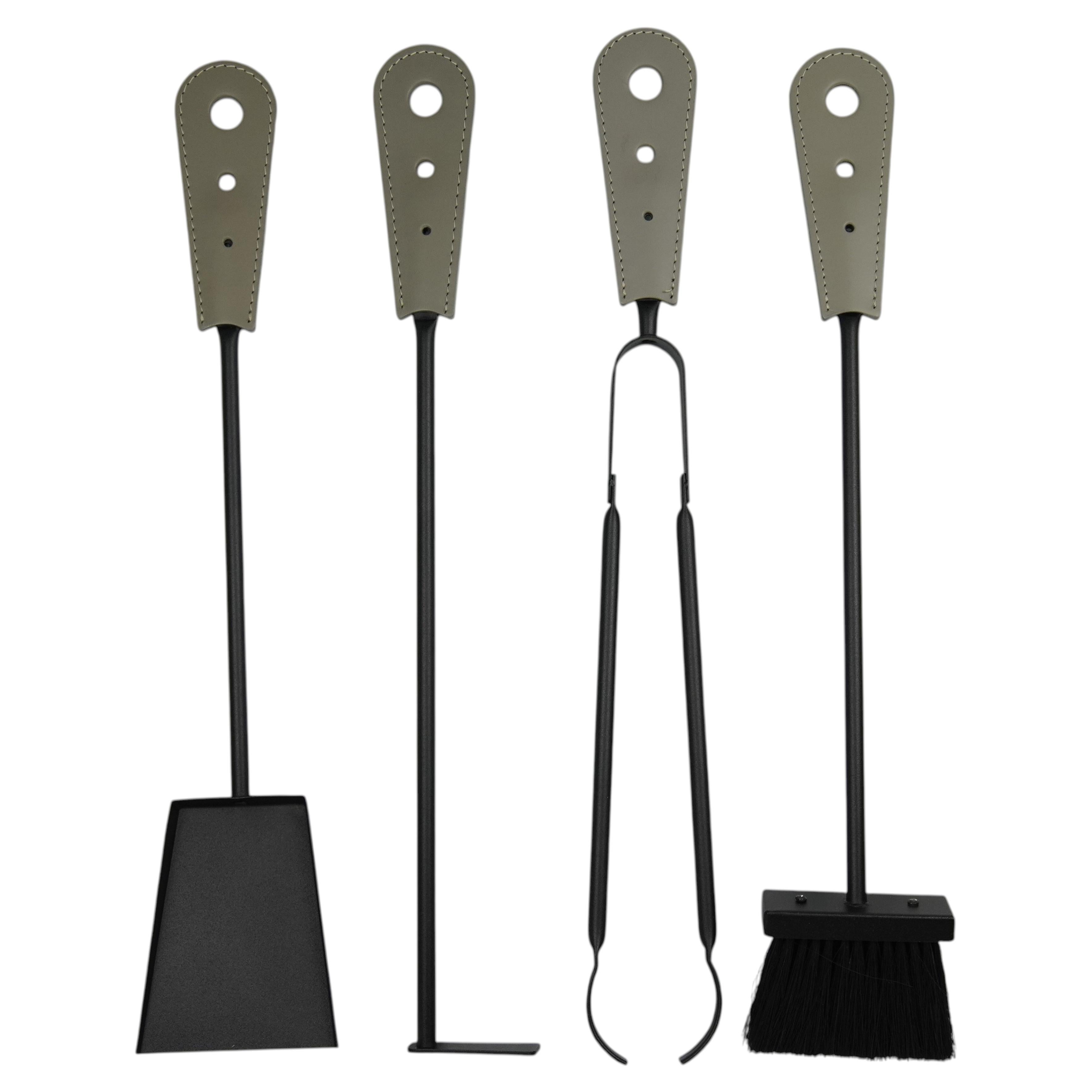 Modernes Kaminbesteck-Set „LARA“ aus schwarzem Steele und Leder – 65 cm